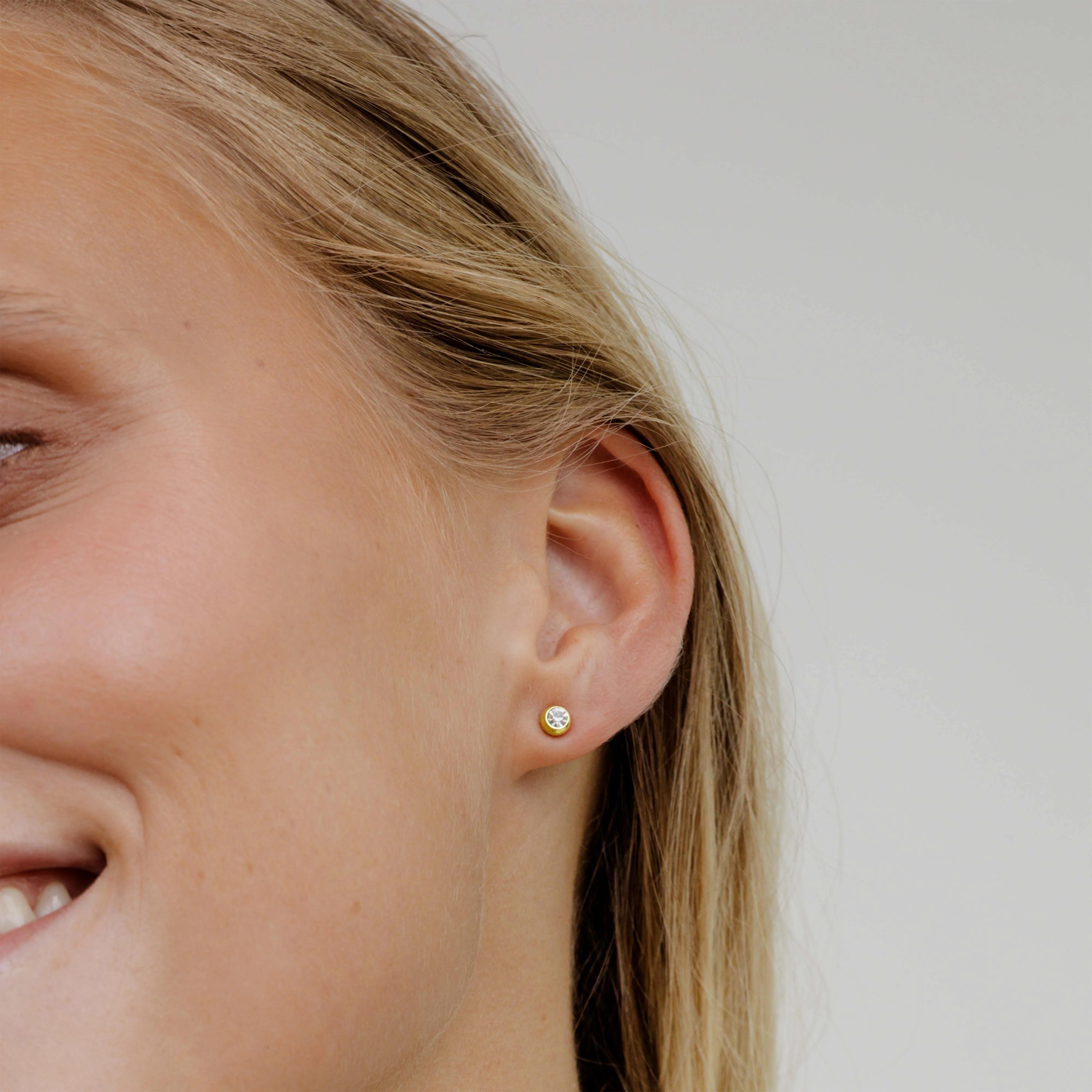 Bezel Bling Studs Gold - Image 2
