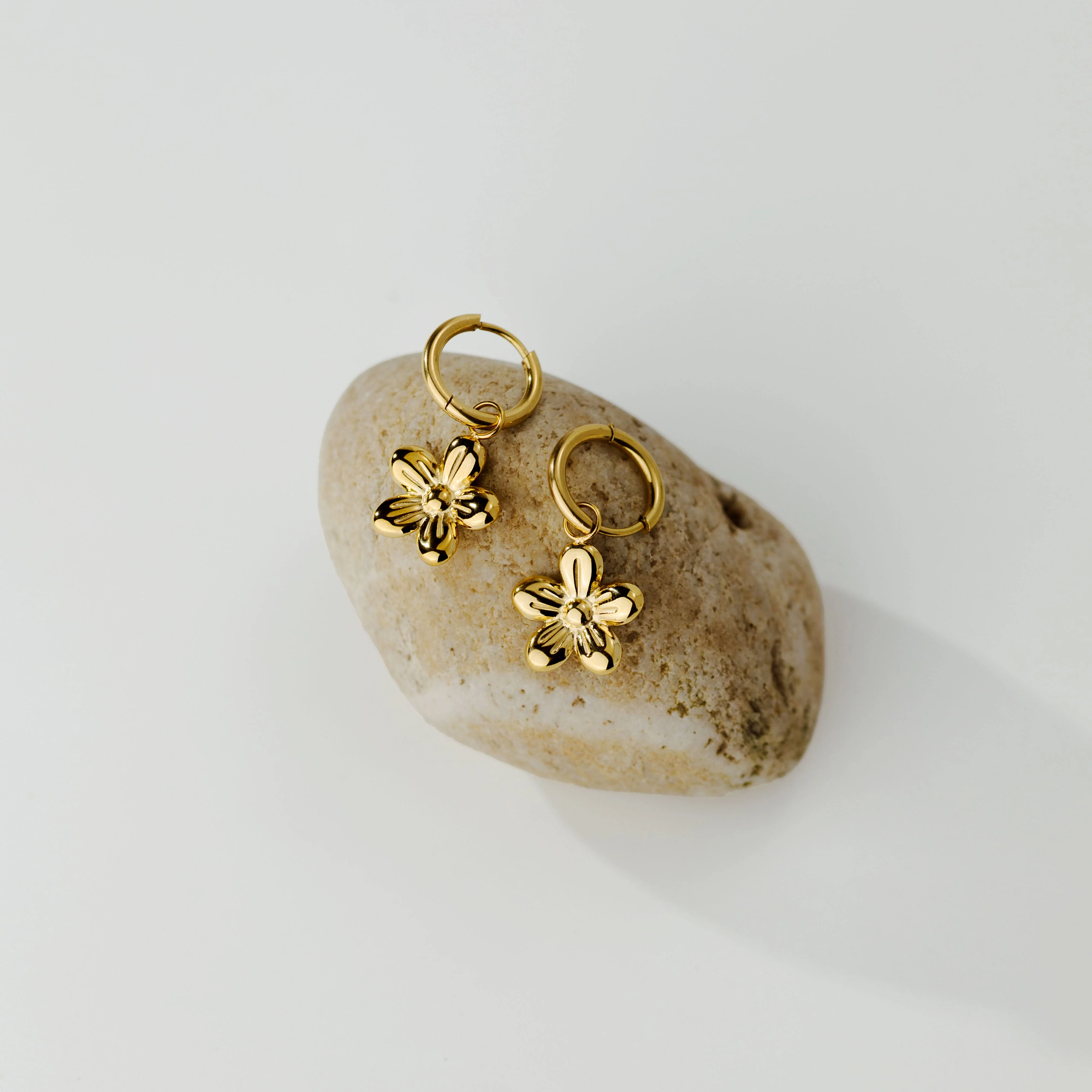 Blossom Hoop Set Small Gold - Image 4