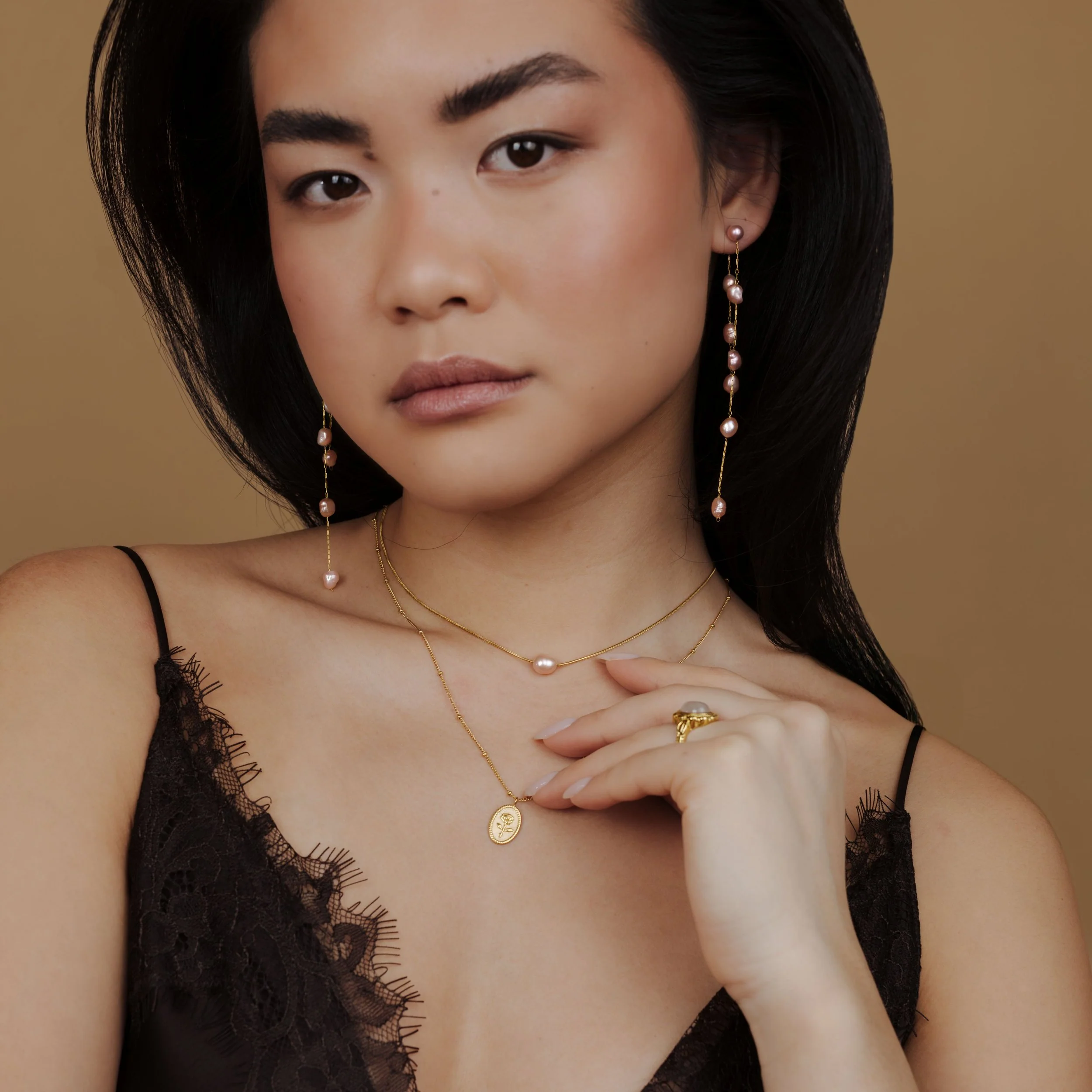 Blush Pearl Choker Gold - Image 3