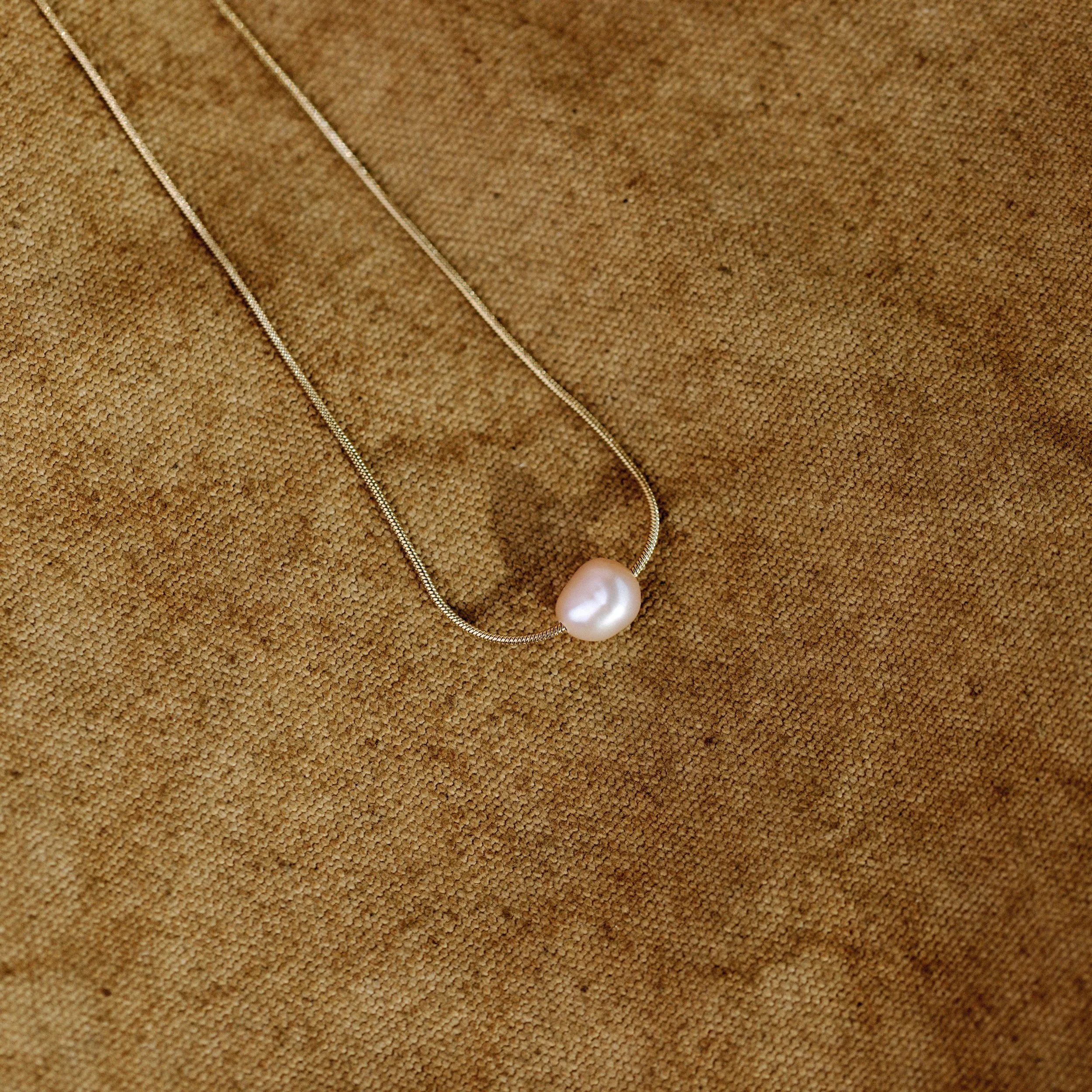 Blush Pearl Choker Gold - Image 5