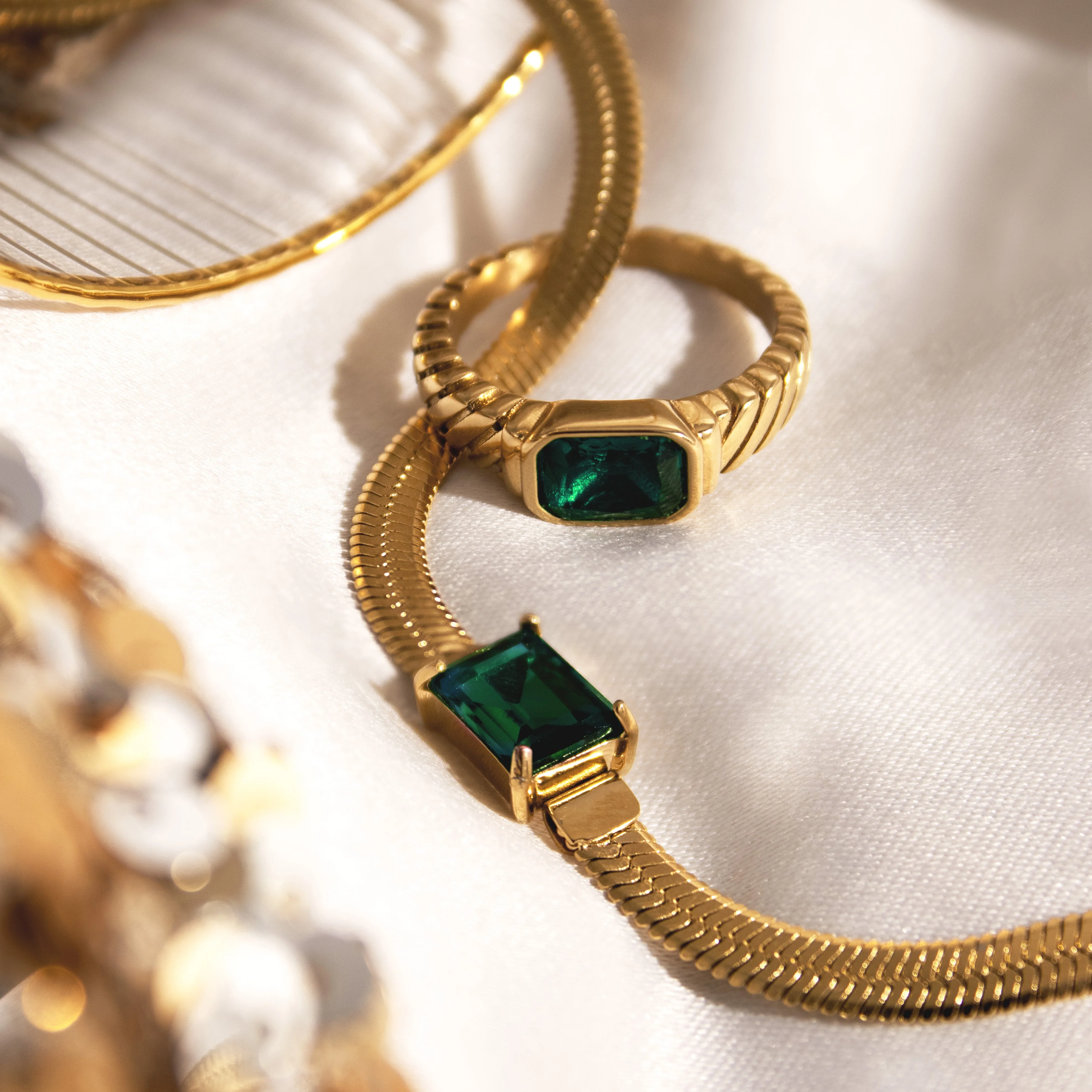 Brilliant Emerald Ring Rose Gold - Image 3