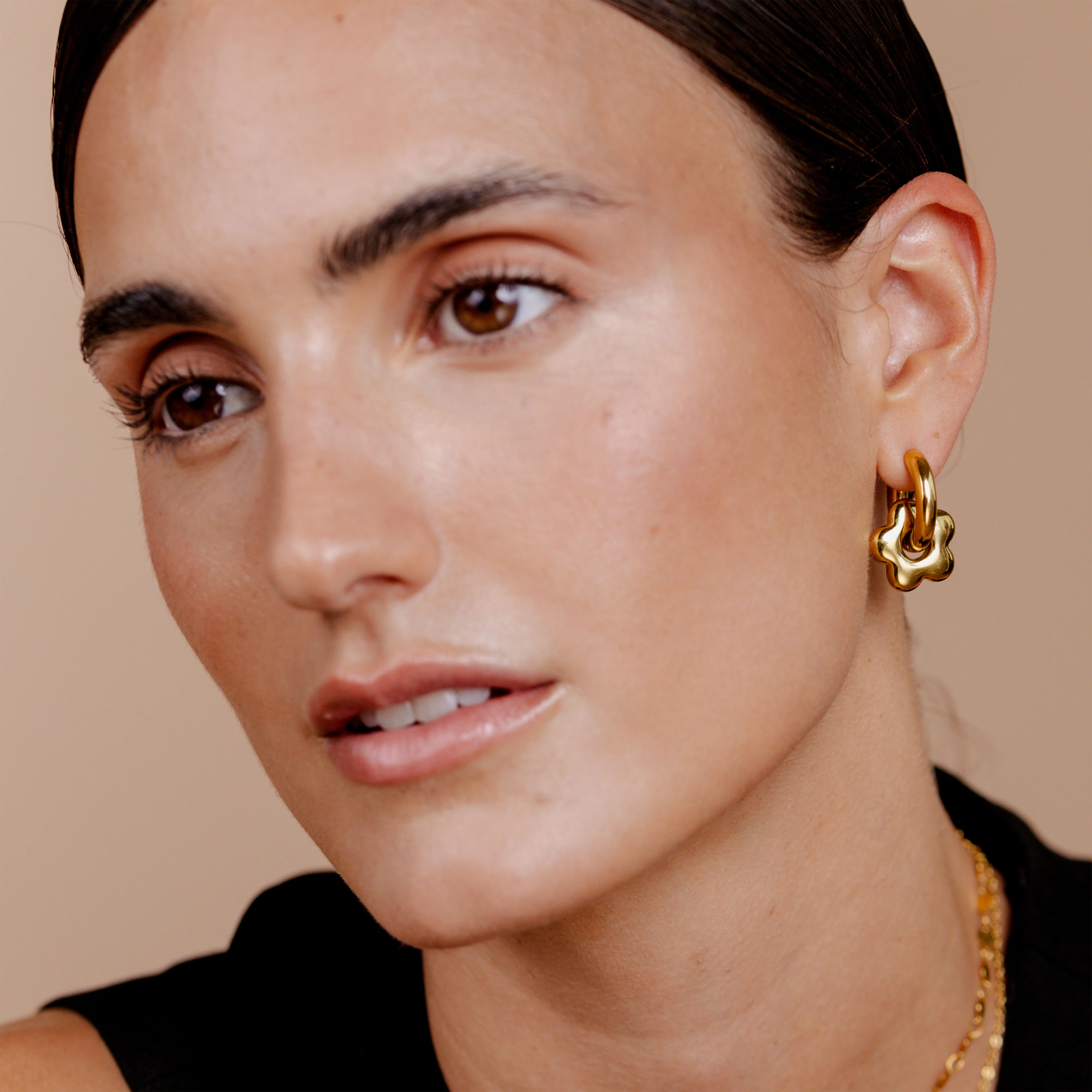 Chunky Bubble Flower Hoop Set Medium Gold - Image 2