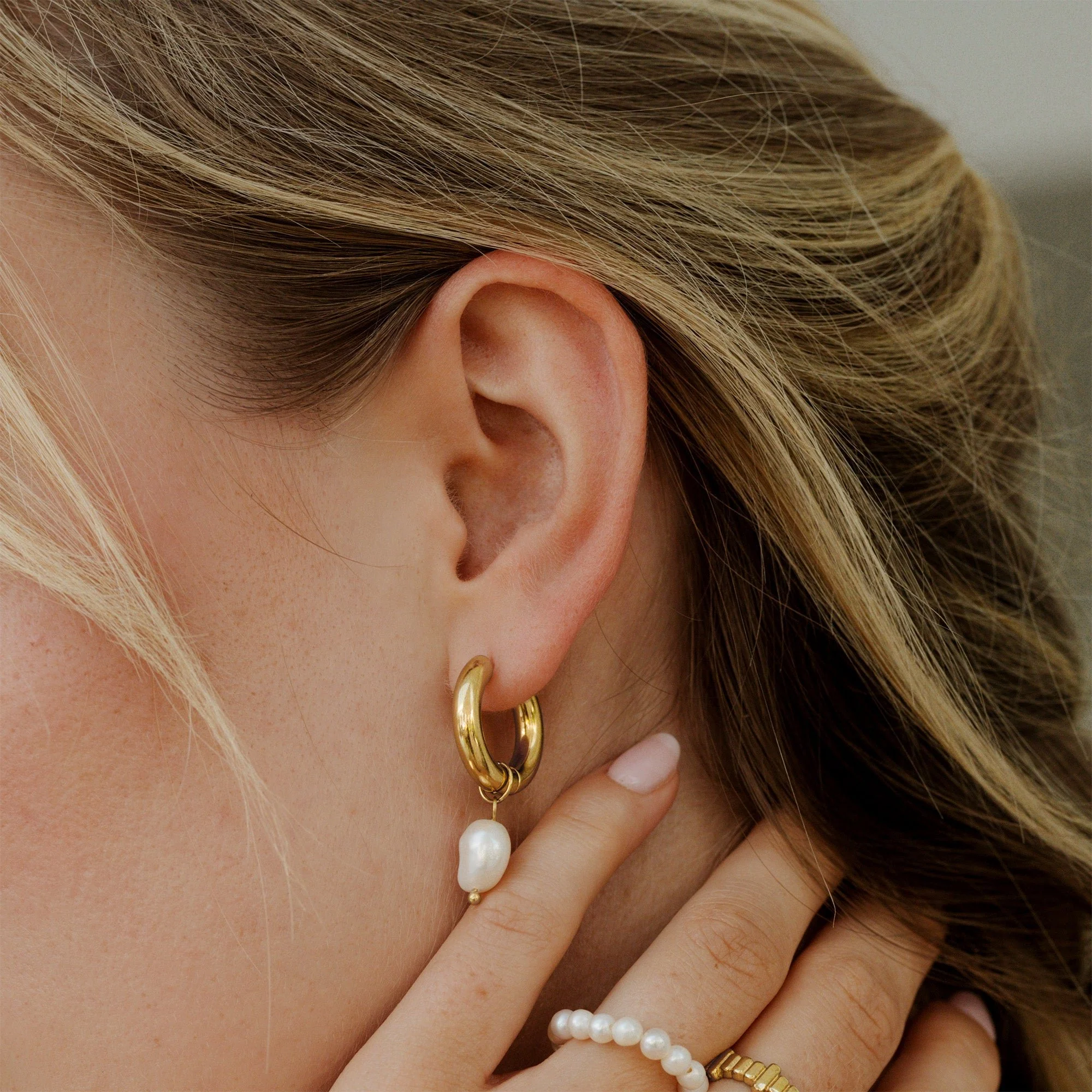 Chunky Pearl Hoop Set Gold - Image 2