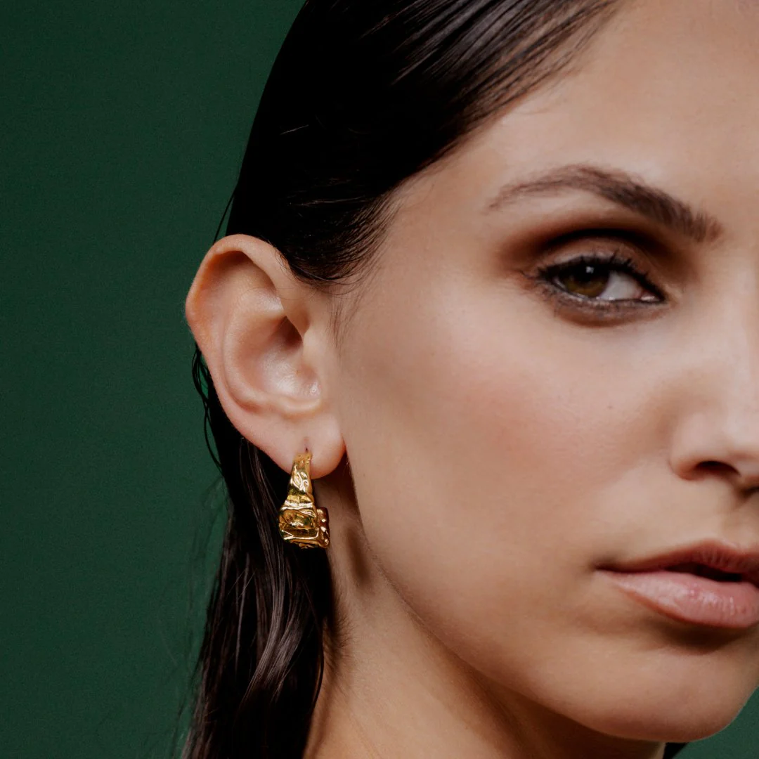 Crinkled Hoop Studs Gold - Image 2