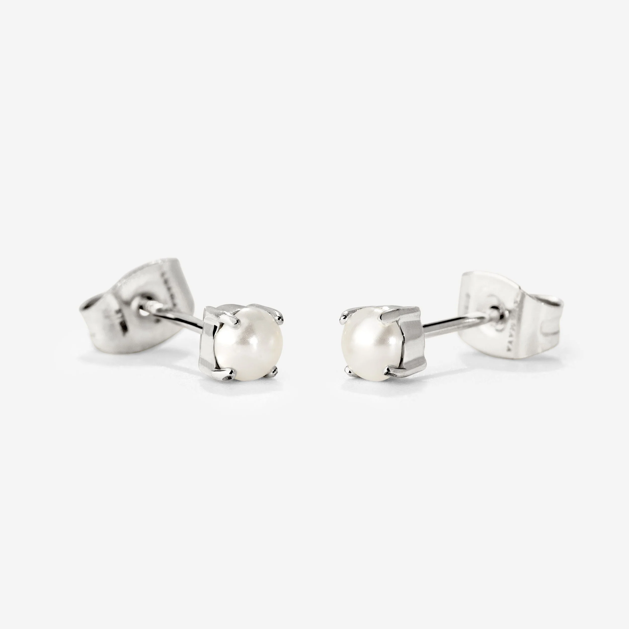Dream Pearl Studs Silver