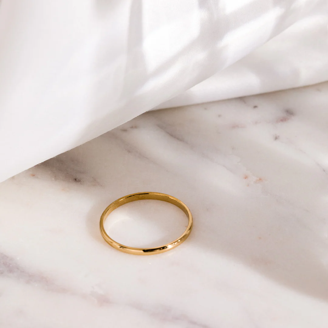 Fine Line Ring Gold - Image 3