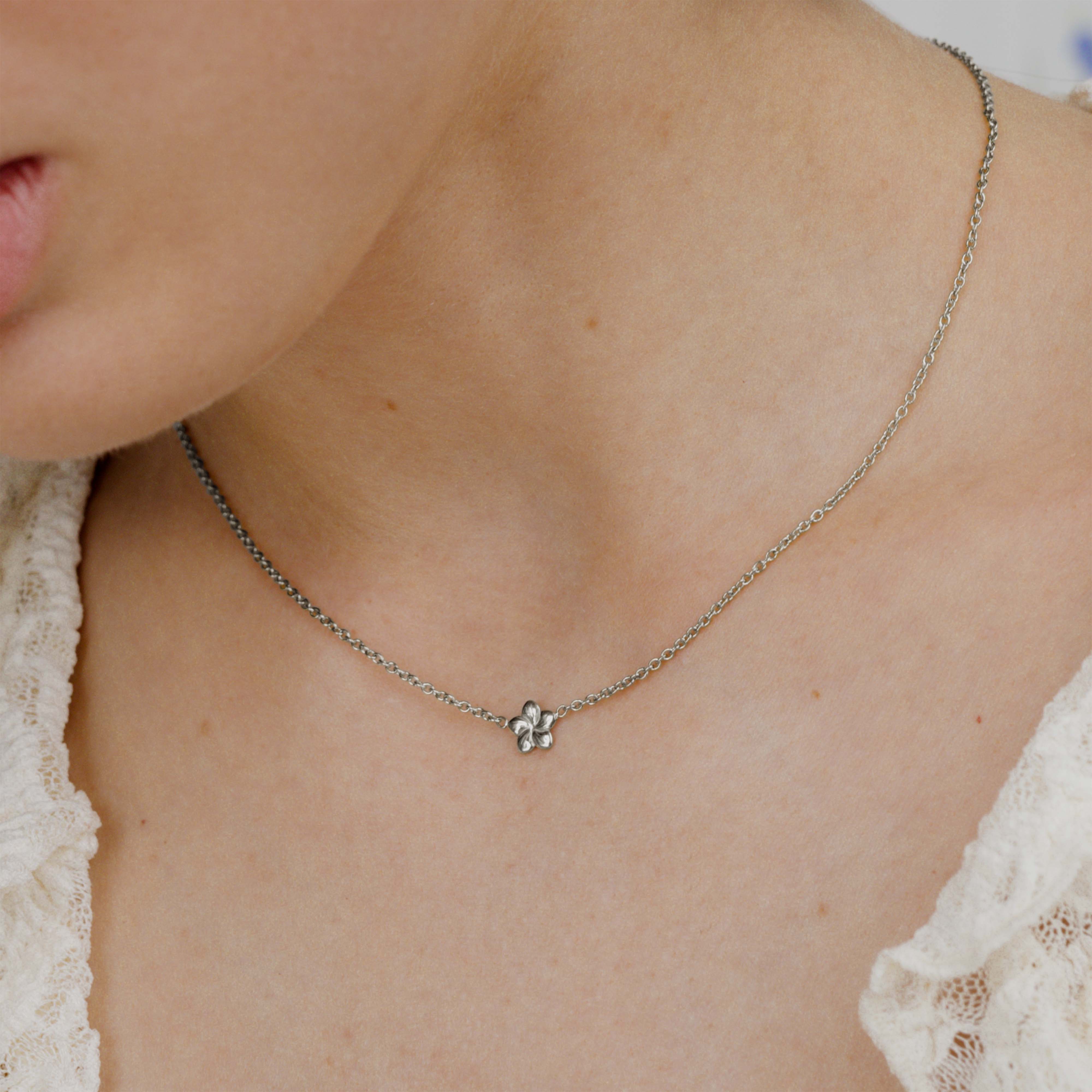 Floral Glow Choker Silver - Image 2