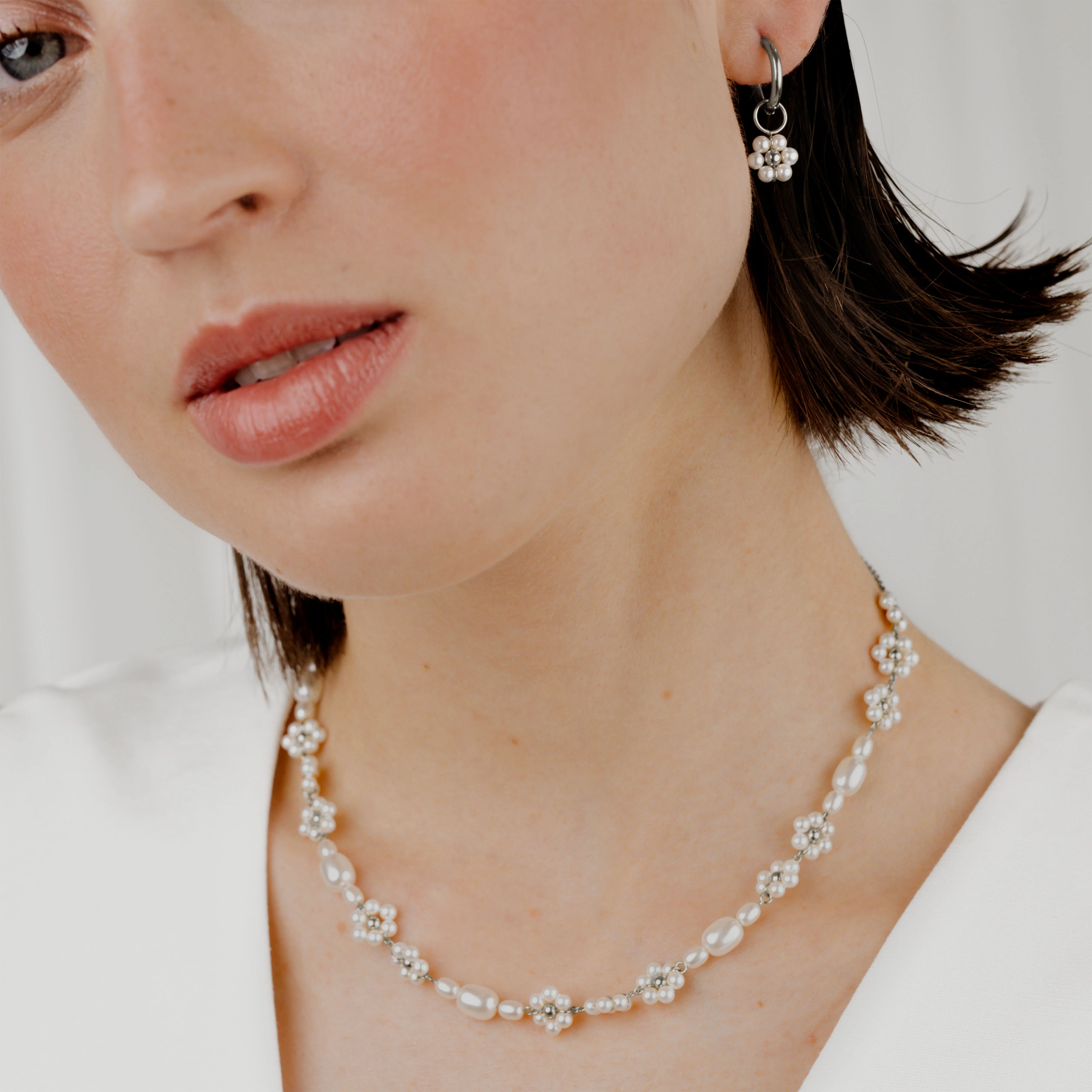 Flowery Pearls Choker Silver - Image 2