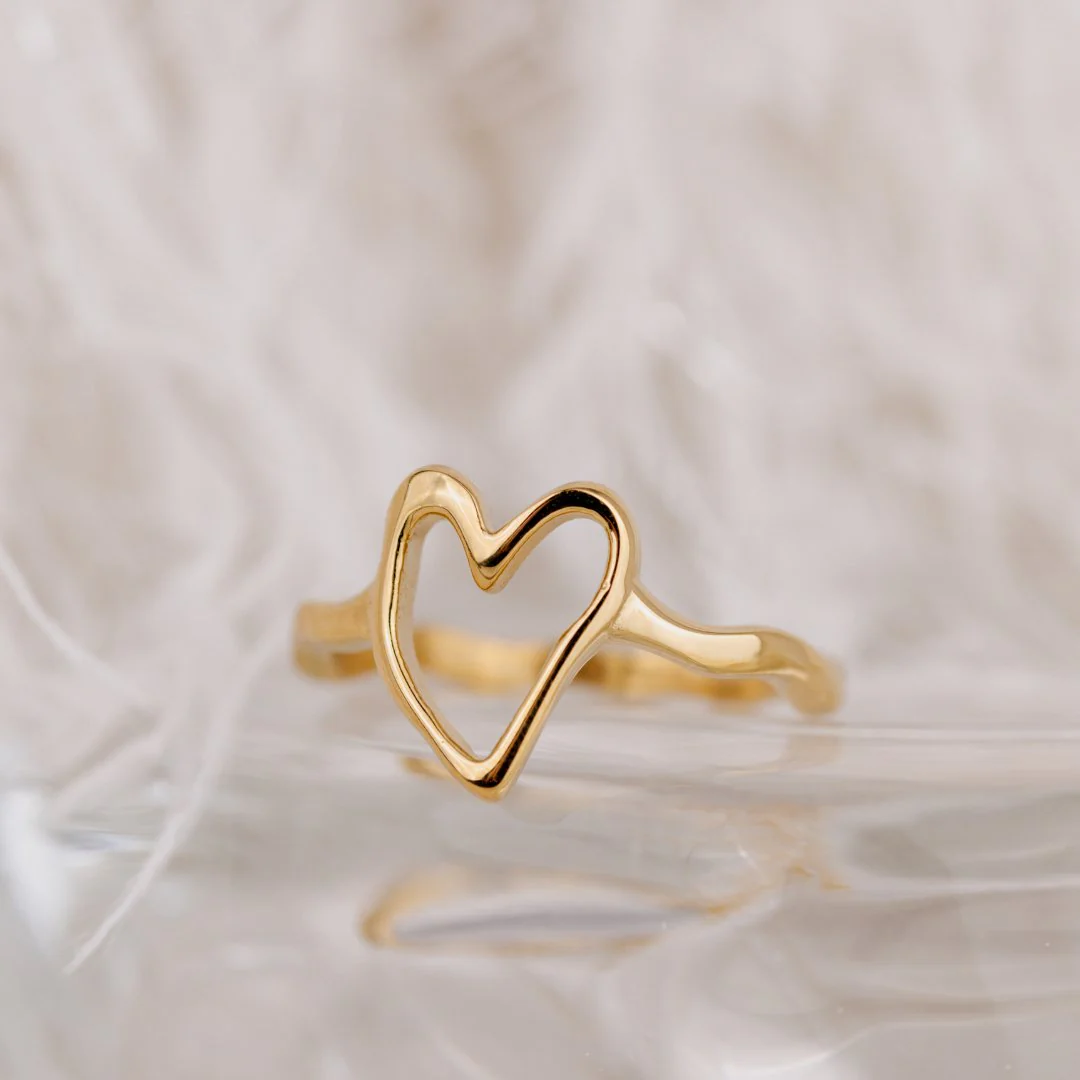 Flowy Heart Ring Gold - Image 3