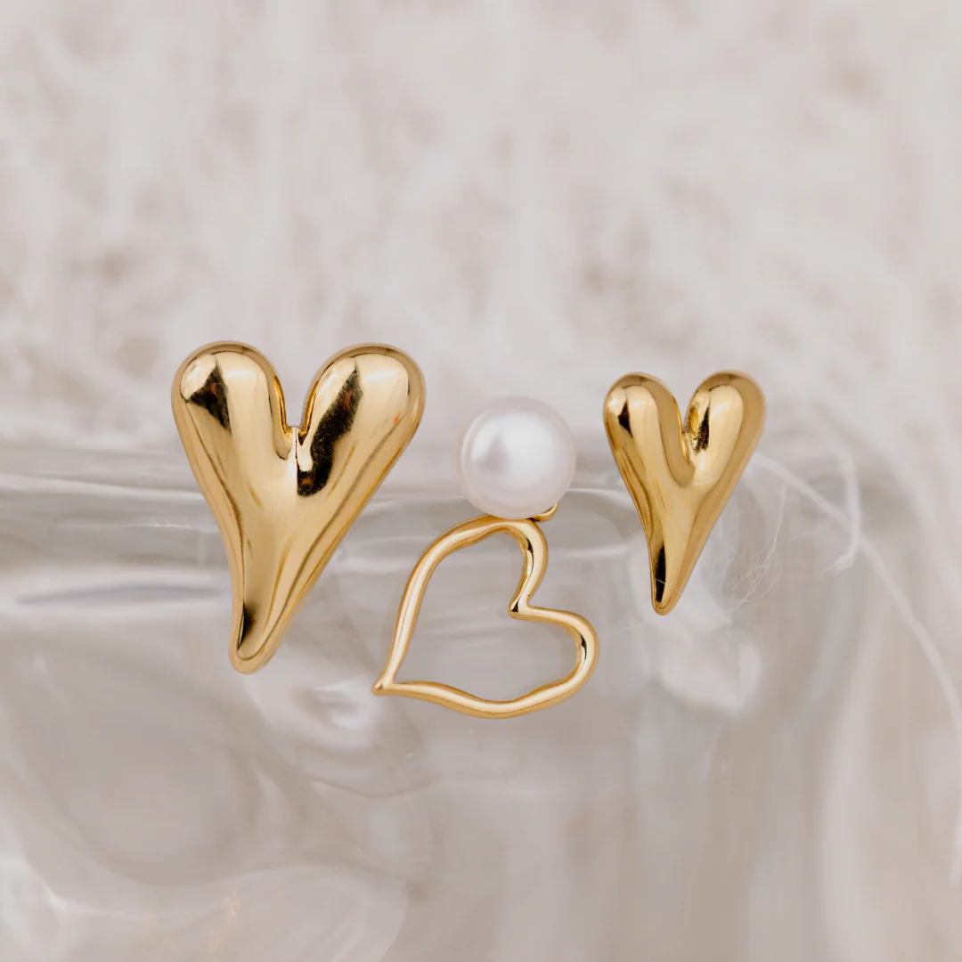 Flowy Heart Studs Small Gold - Image 4