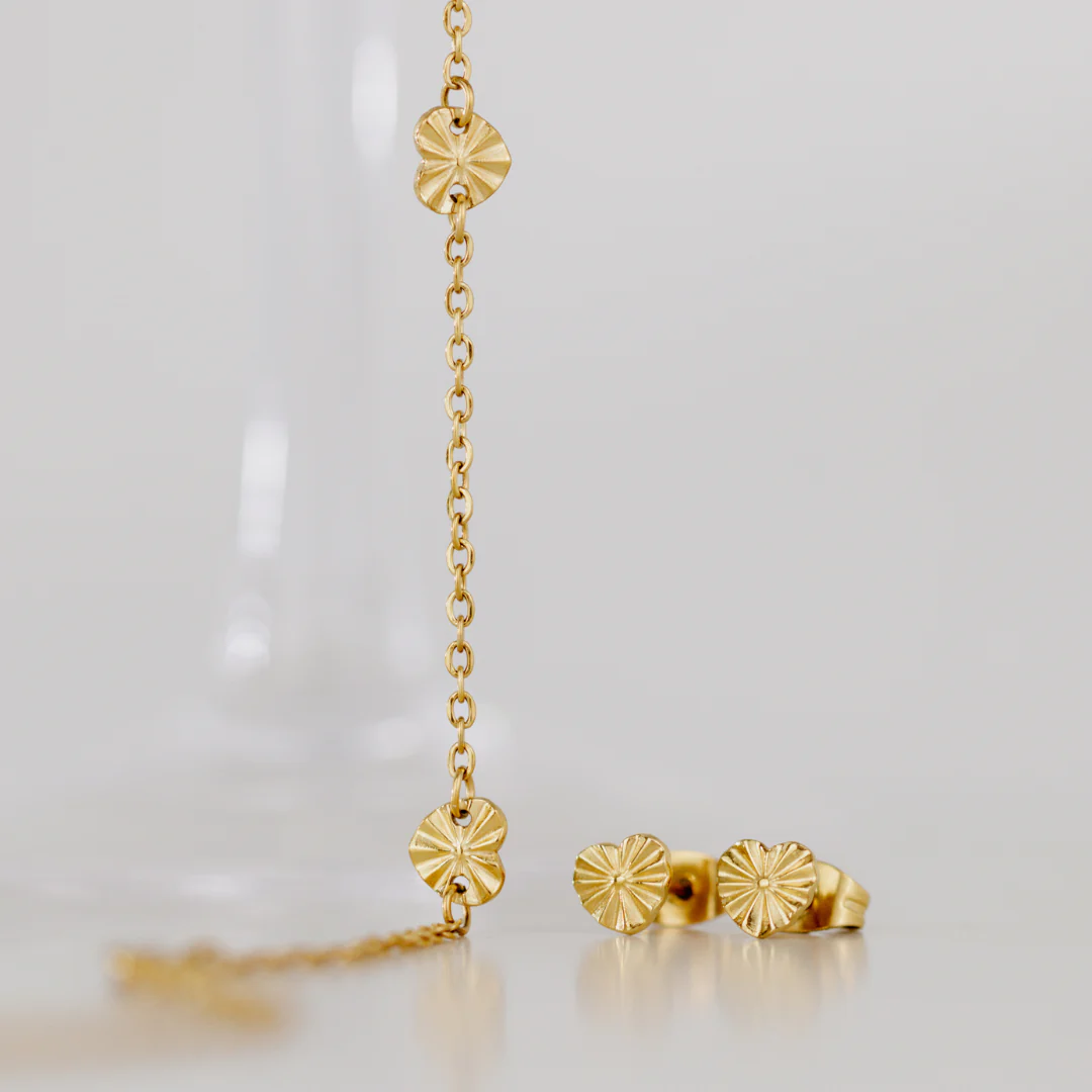 Glass Heart Studs Gold - Image 4