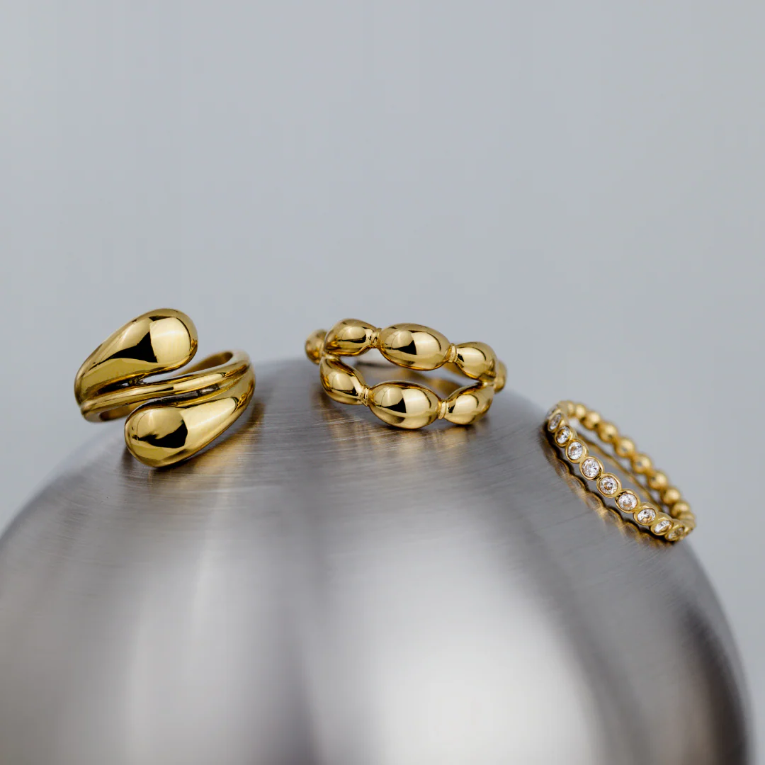 Graceful Curves Ring Gold - Image 3