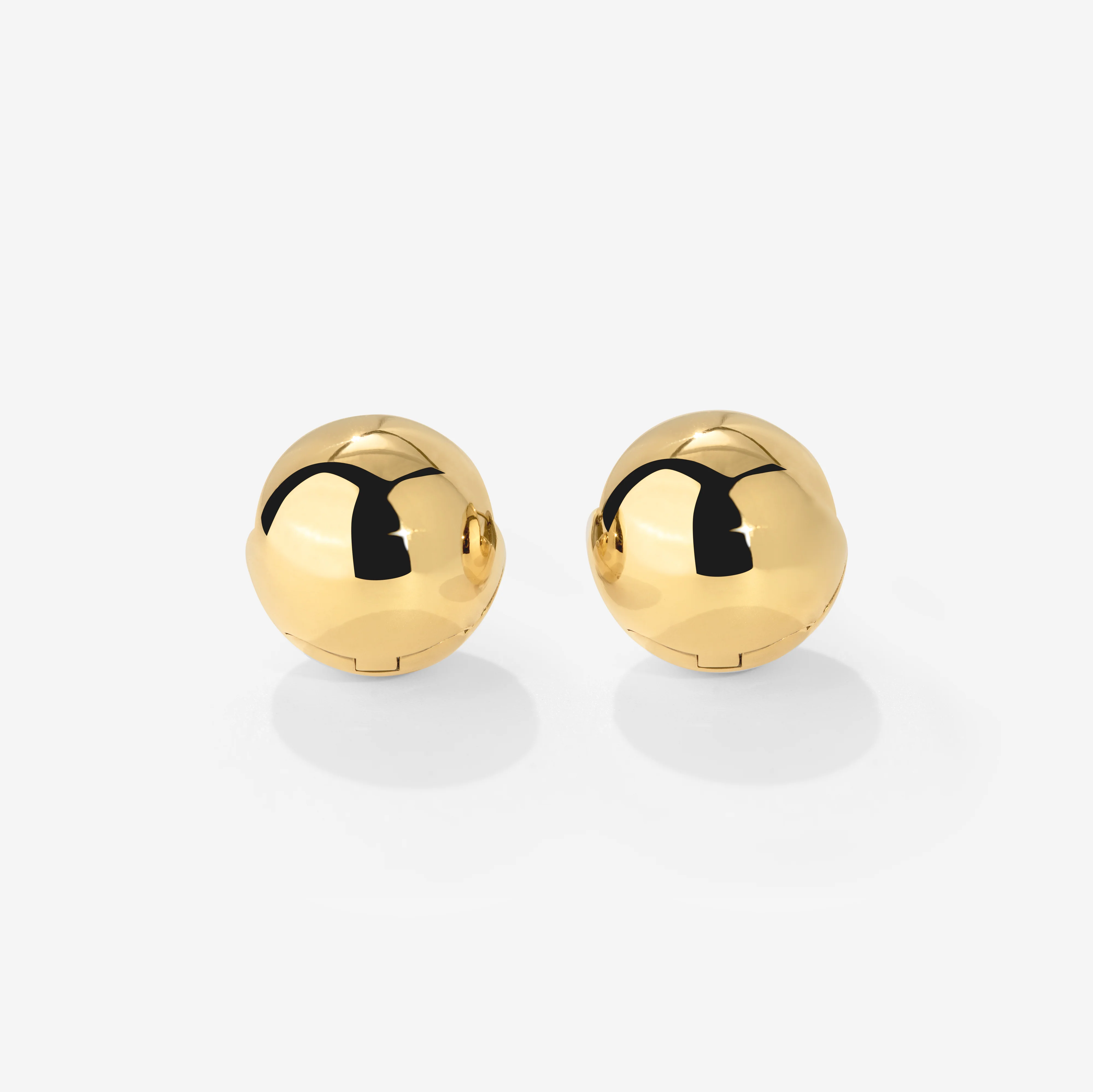 Graceful Curves Studs Gold - Image 4