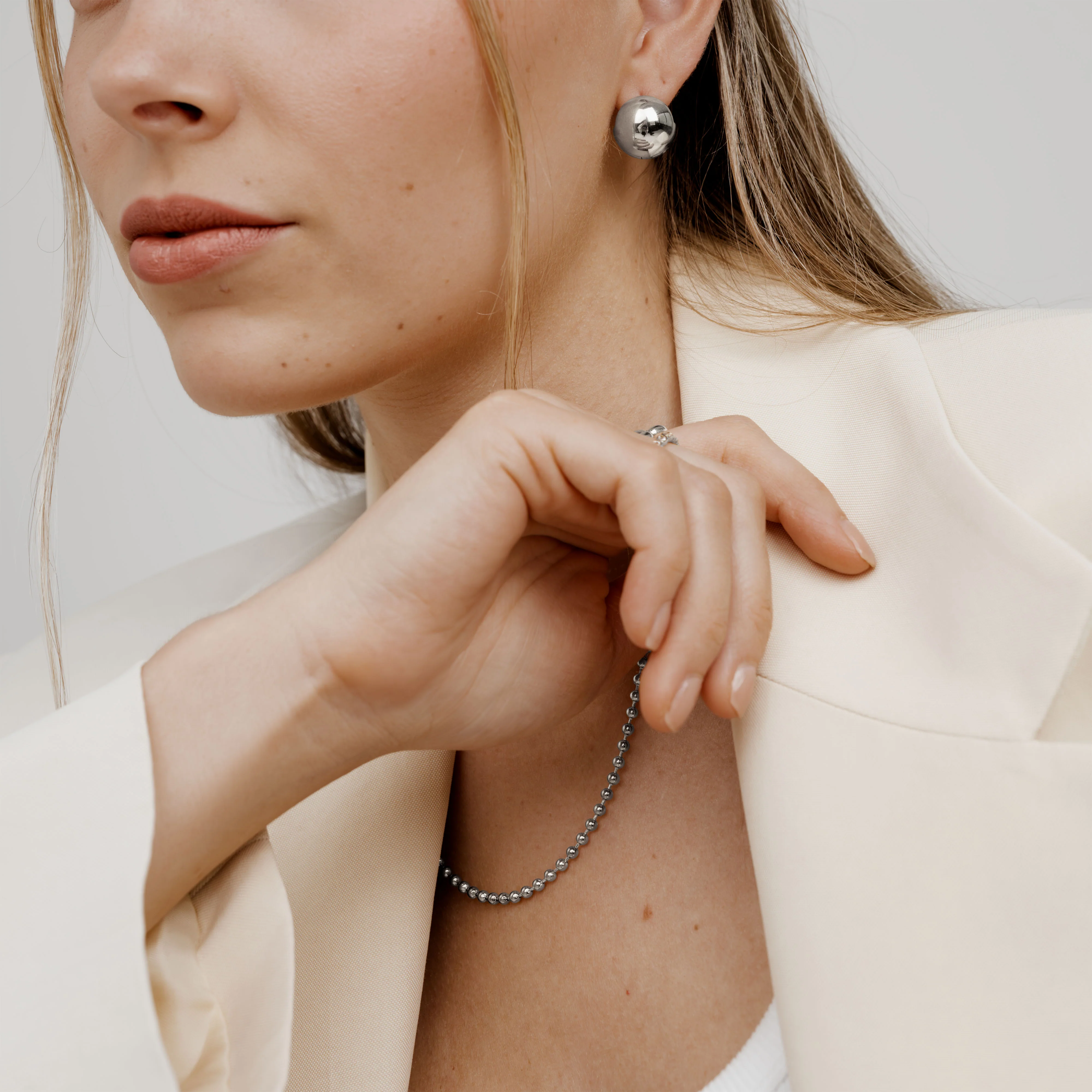 Graceful Curves Studs Silver - Image 2