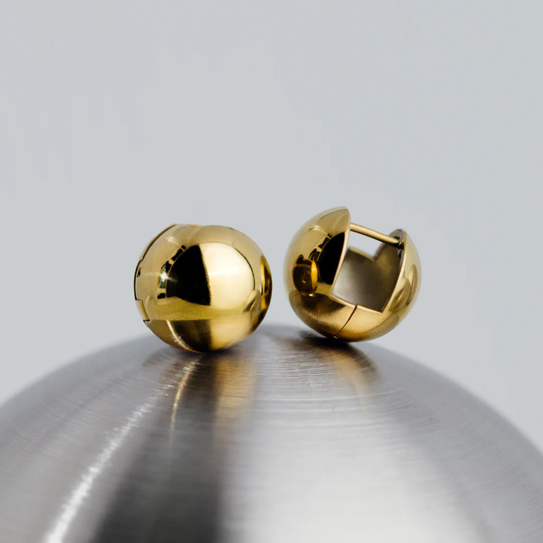 Graceful Curves Studs Silver - Image 3