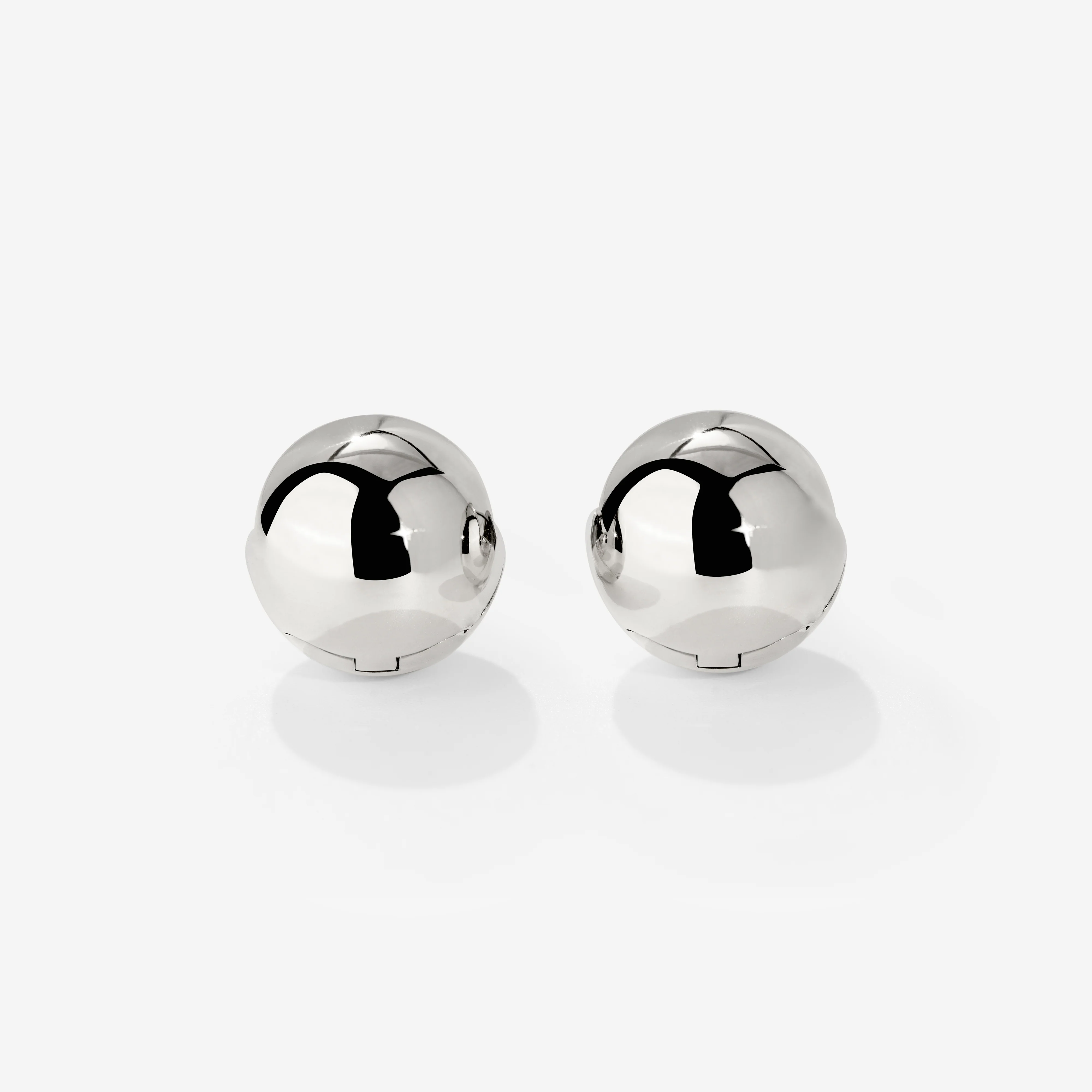Graceful Curves Studs Silver - Image 4