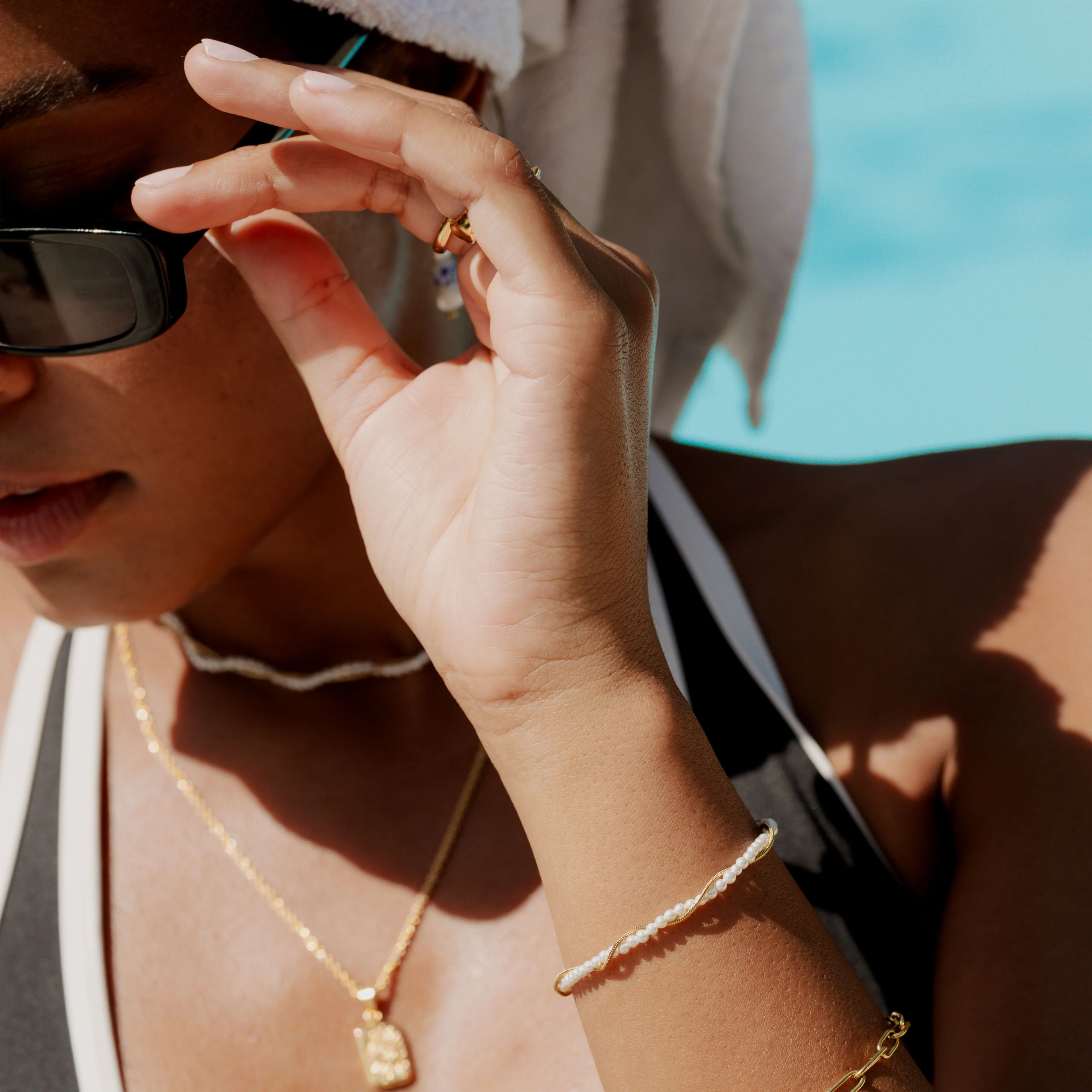 Infinite Bonding Bracelet Gold - Image 3