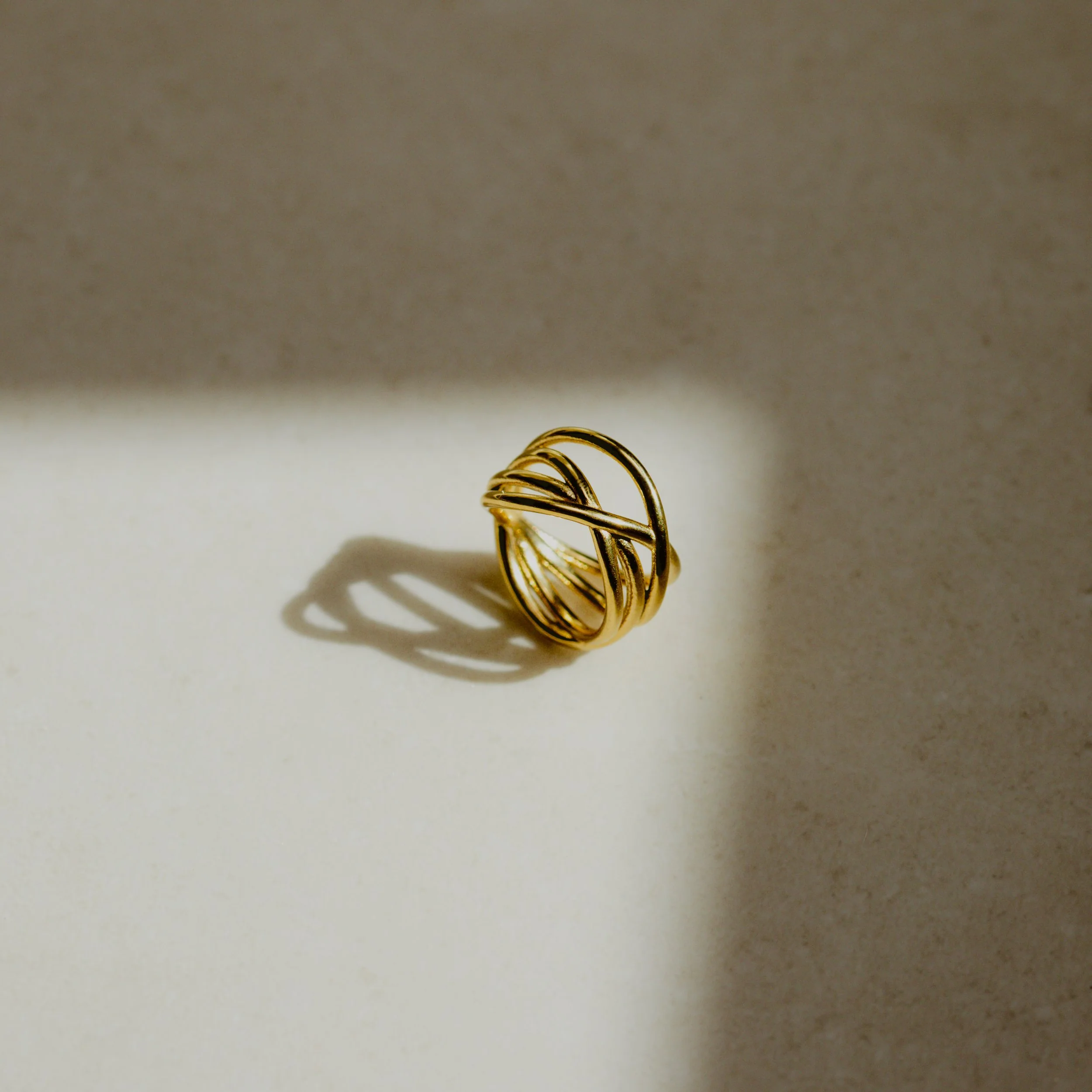 Intertwined Ring Gold - Image 4