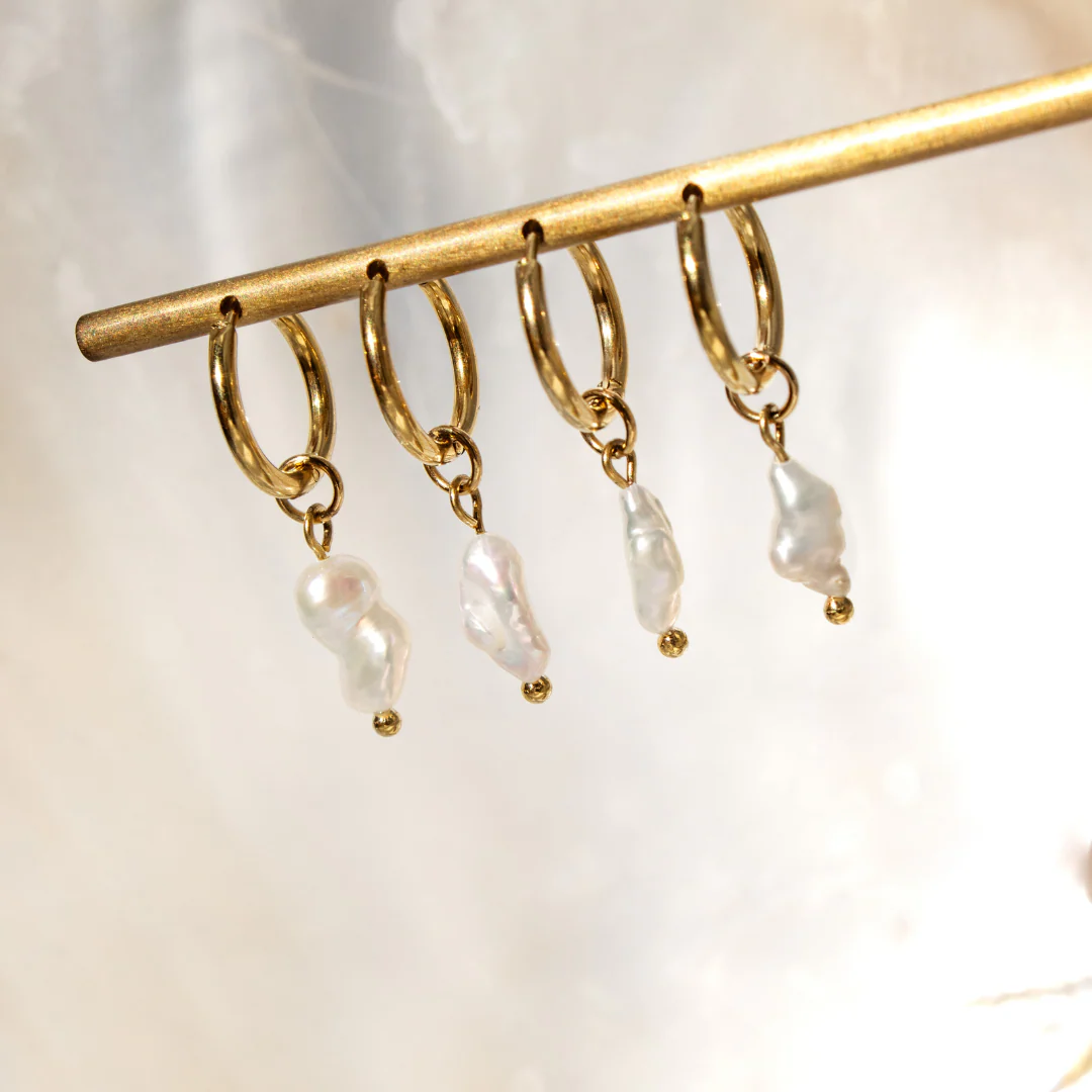 Lisas Power Pearl Hoop Set Gold - Image 4