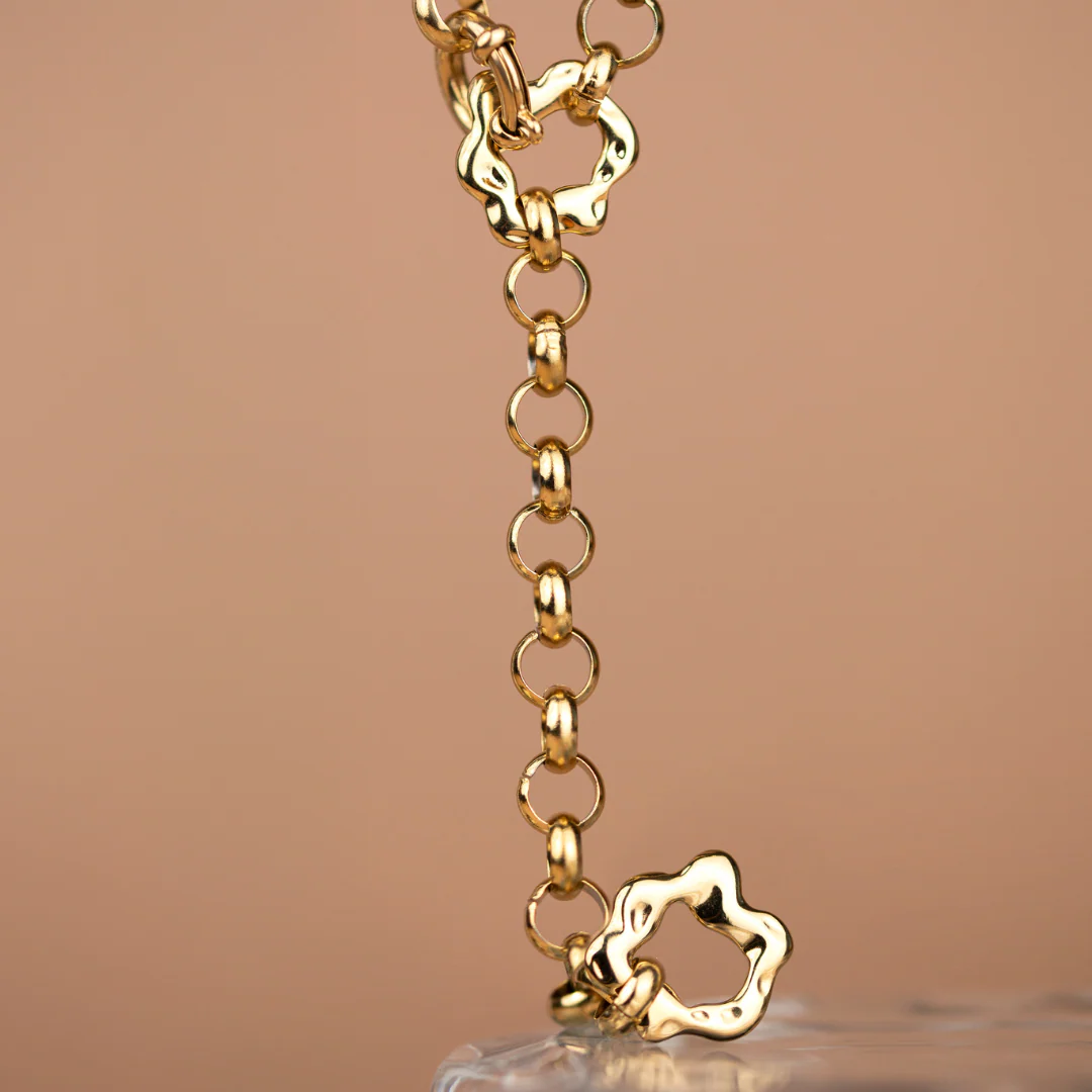 Love Me Bold Necklace Gold - Image 4