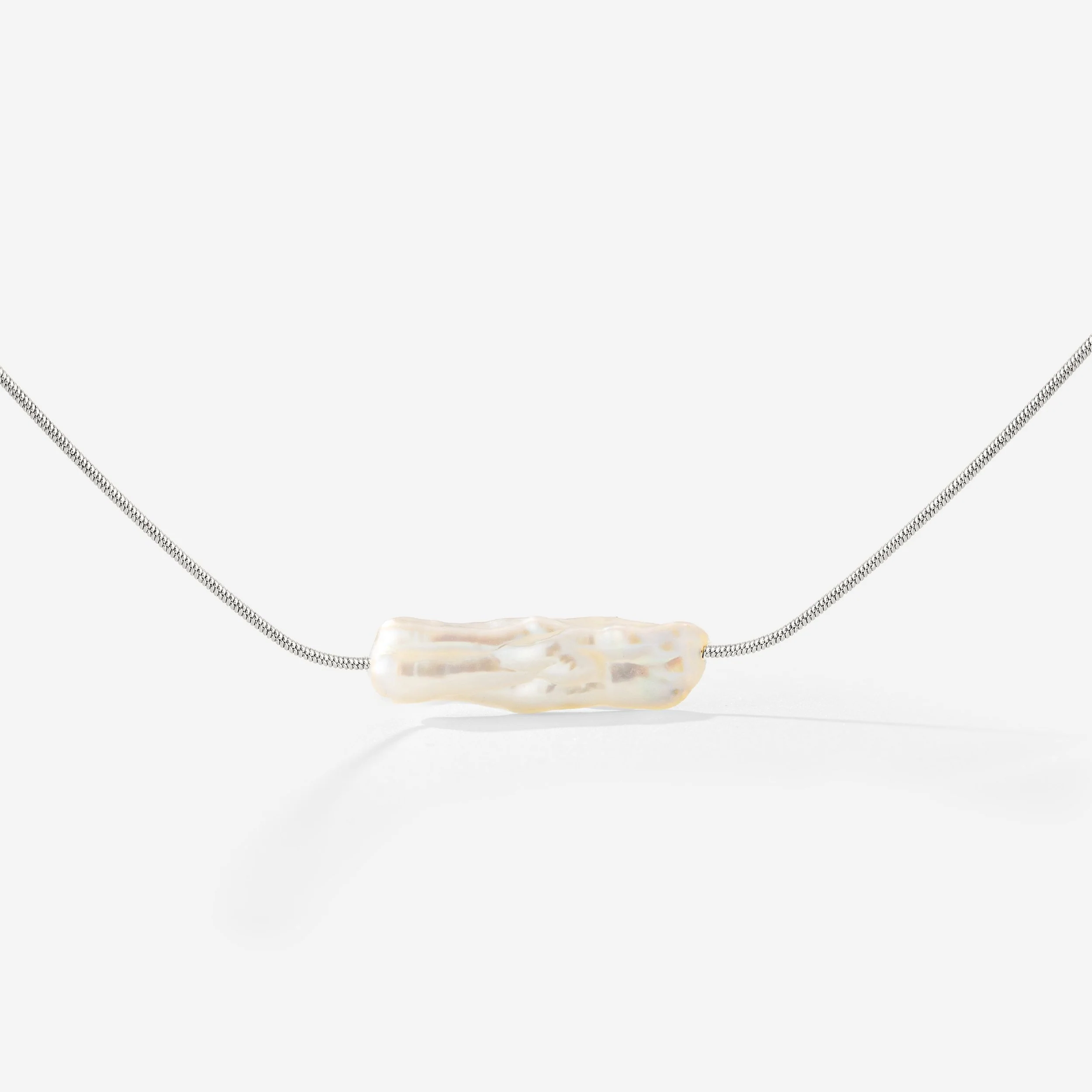 Luminous Pearl Choker Silver