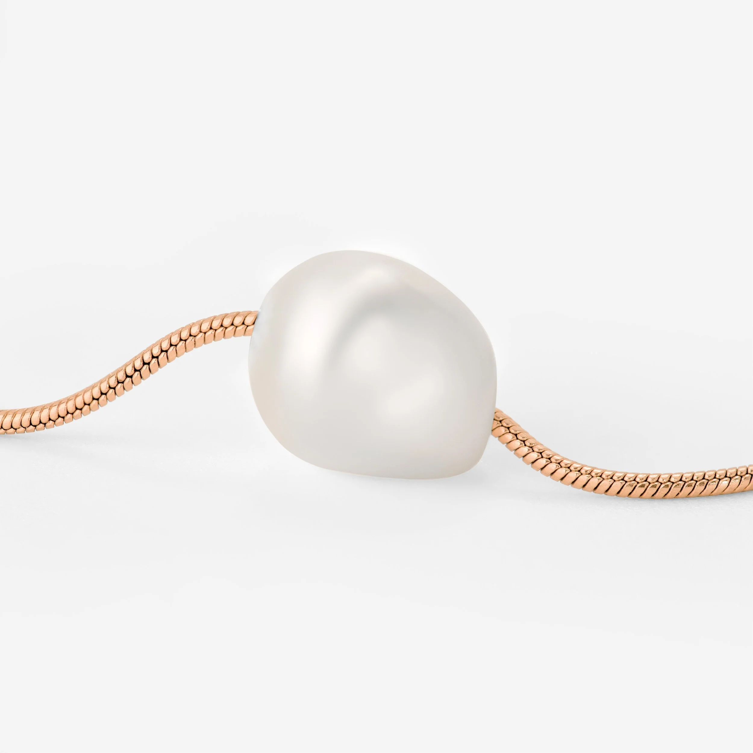 Minimalist Pearl Choker Rose Gold - Image 4