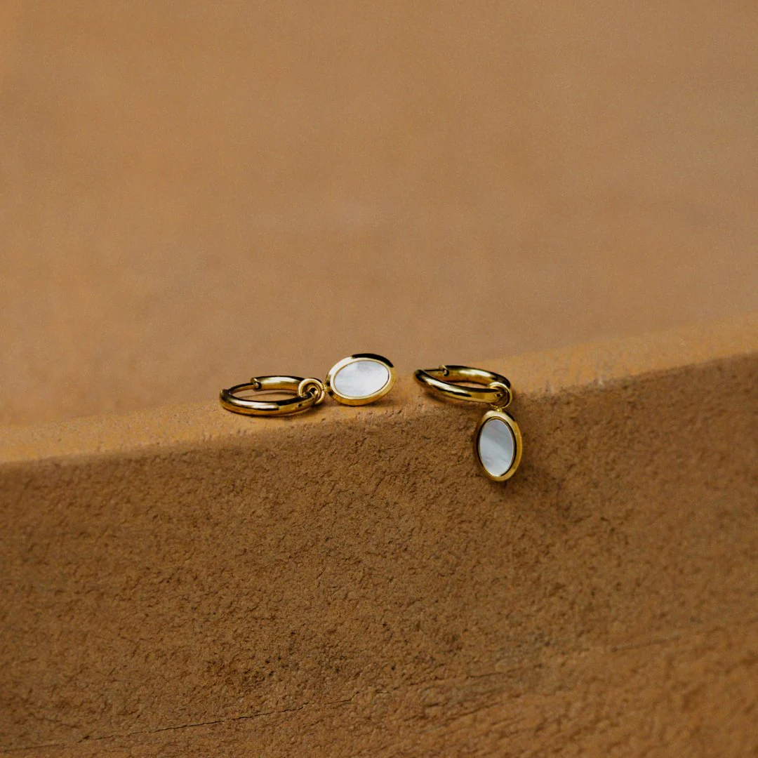 Mother of Pearls Hoop Set Silver - Image 3
