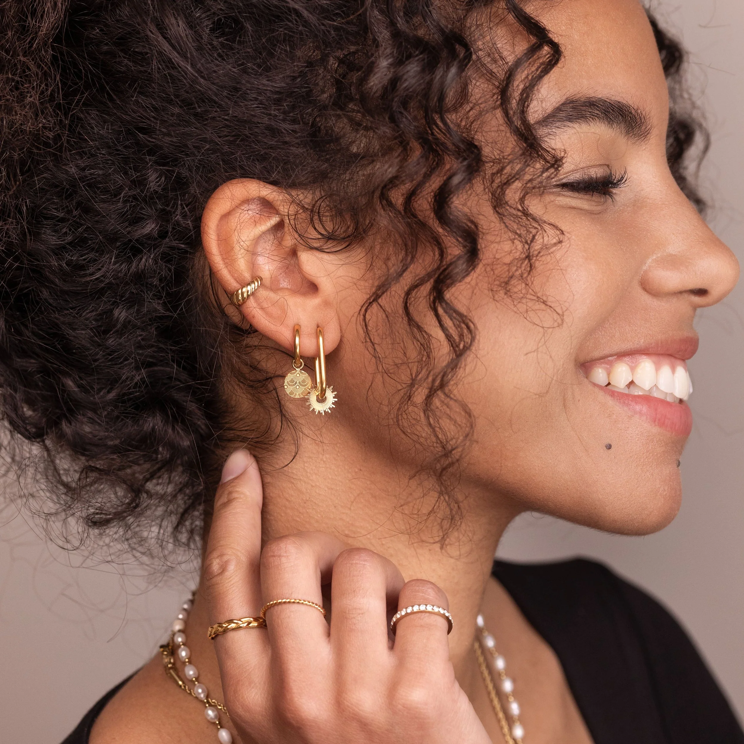 Oval Hoops Small Gold - Image 2