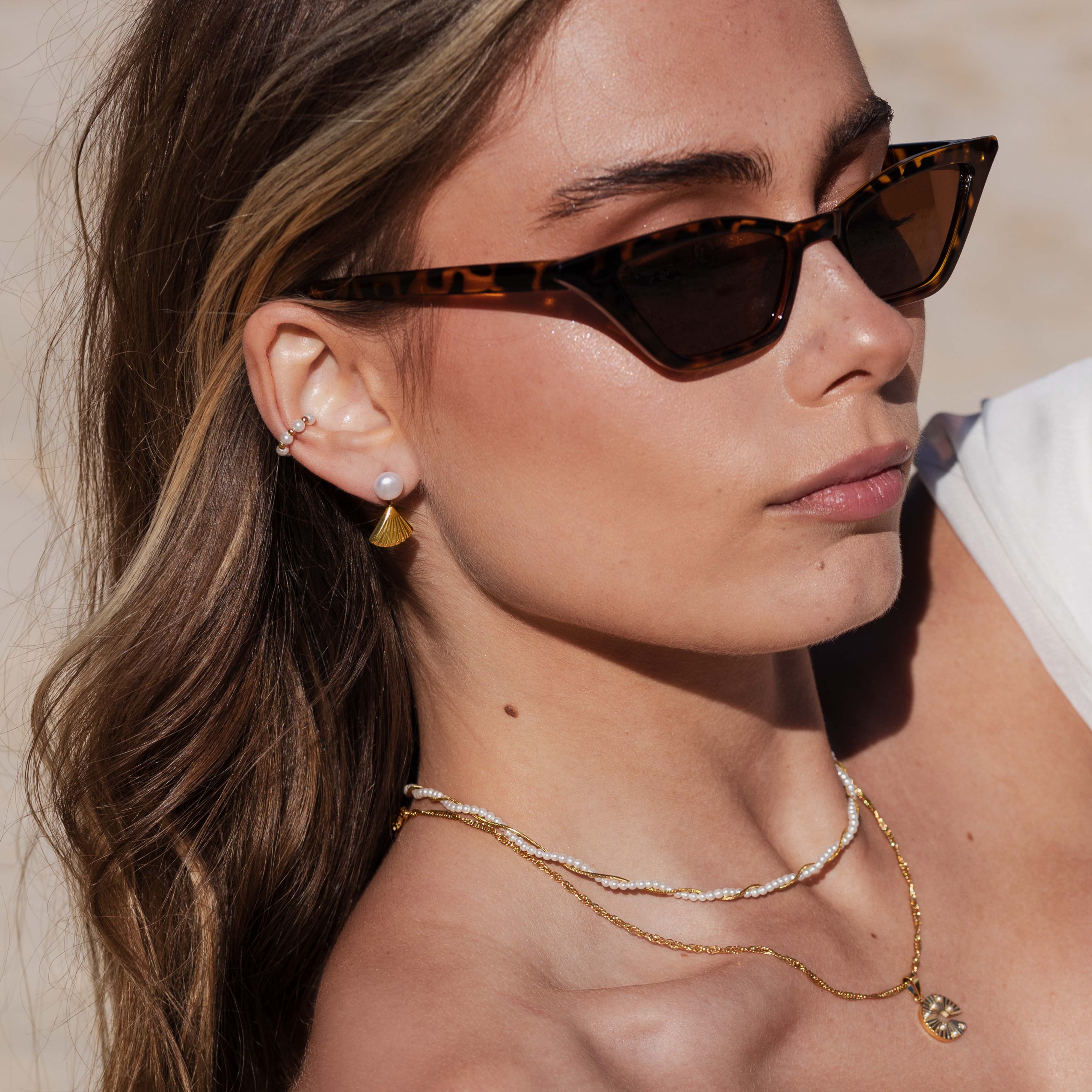 Pearl & Fan Studs Gold - Image 2