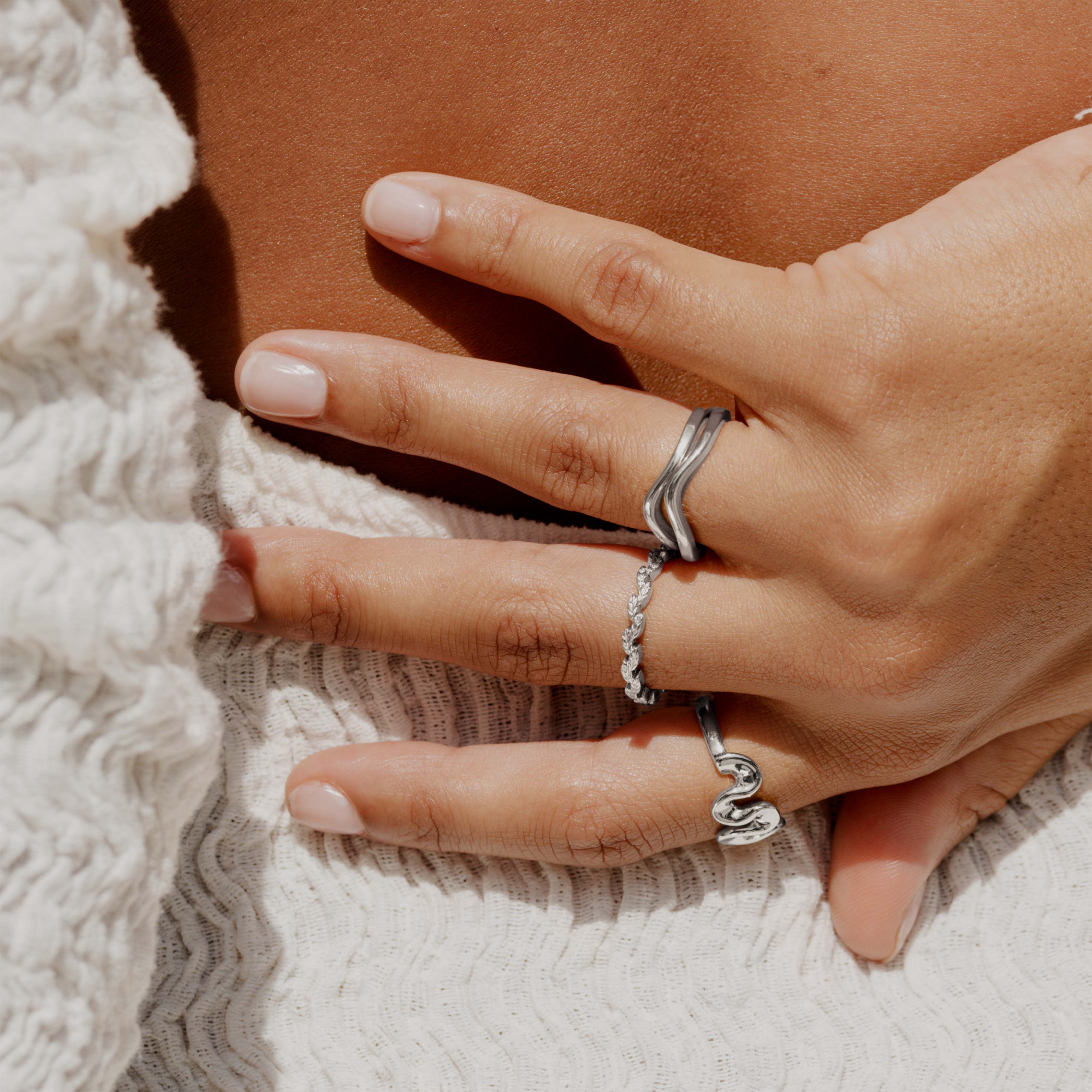 Fine Line Ring Silver - Image 2