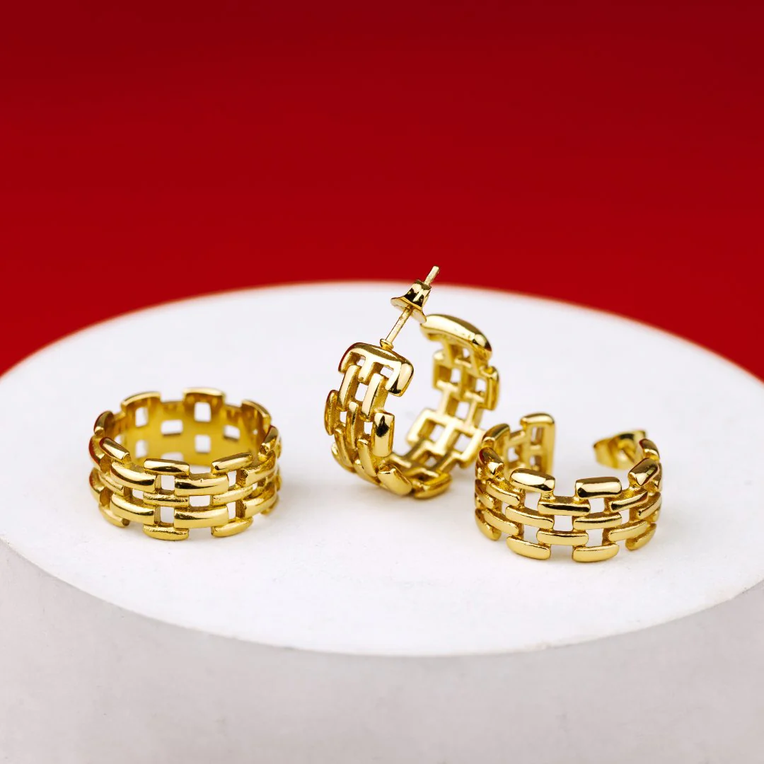 Reverie Ring Stud Earrings Gold - Image 4