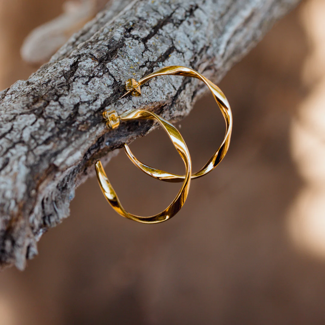 Sahira Hoop Studs Medium Gold - Image 4