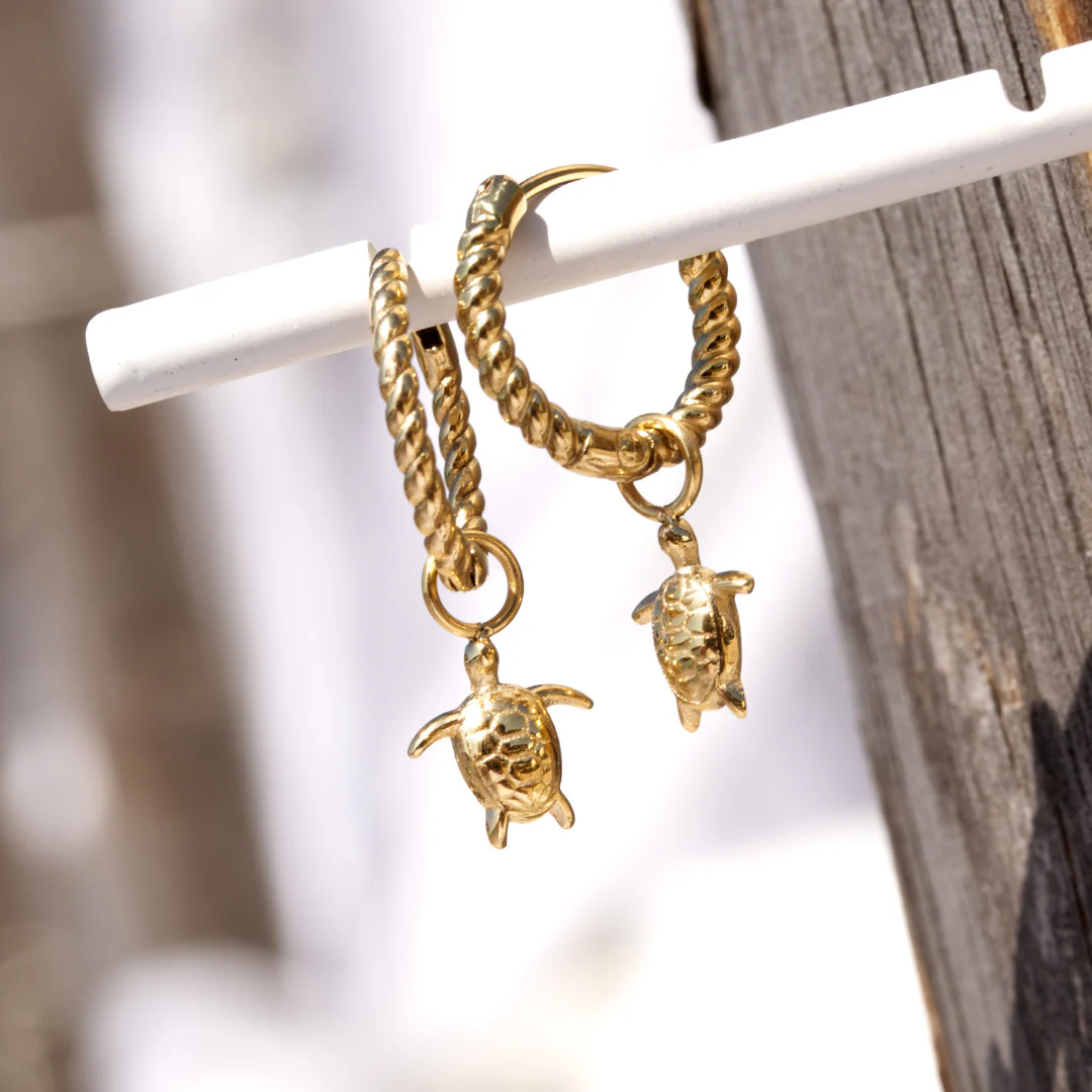 Sea Turtle Twisted Hoop Set Small Gold - Image 4