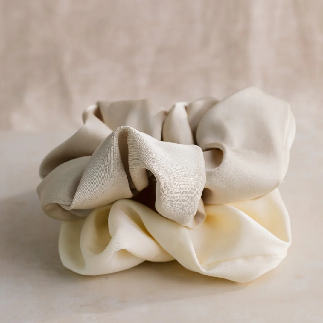 Shimmering Scrunchie Medium Champagne - Image 3