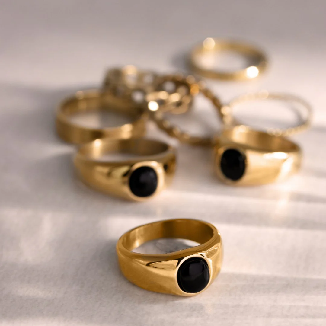 Signet Onyx Ring Rose Gold - Image 3