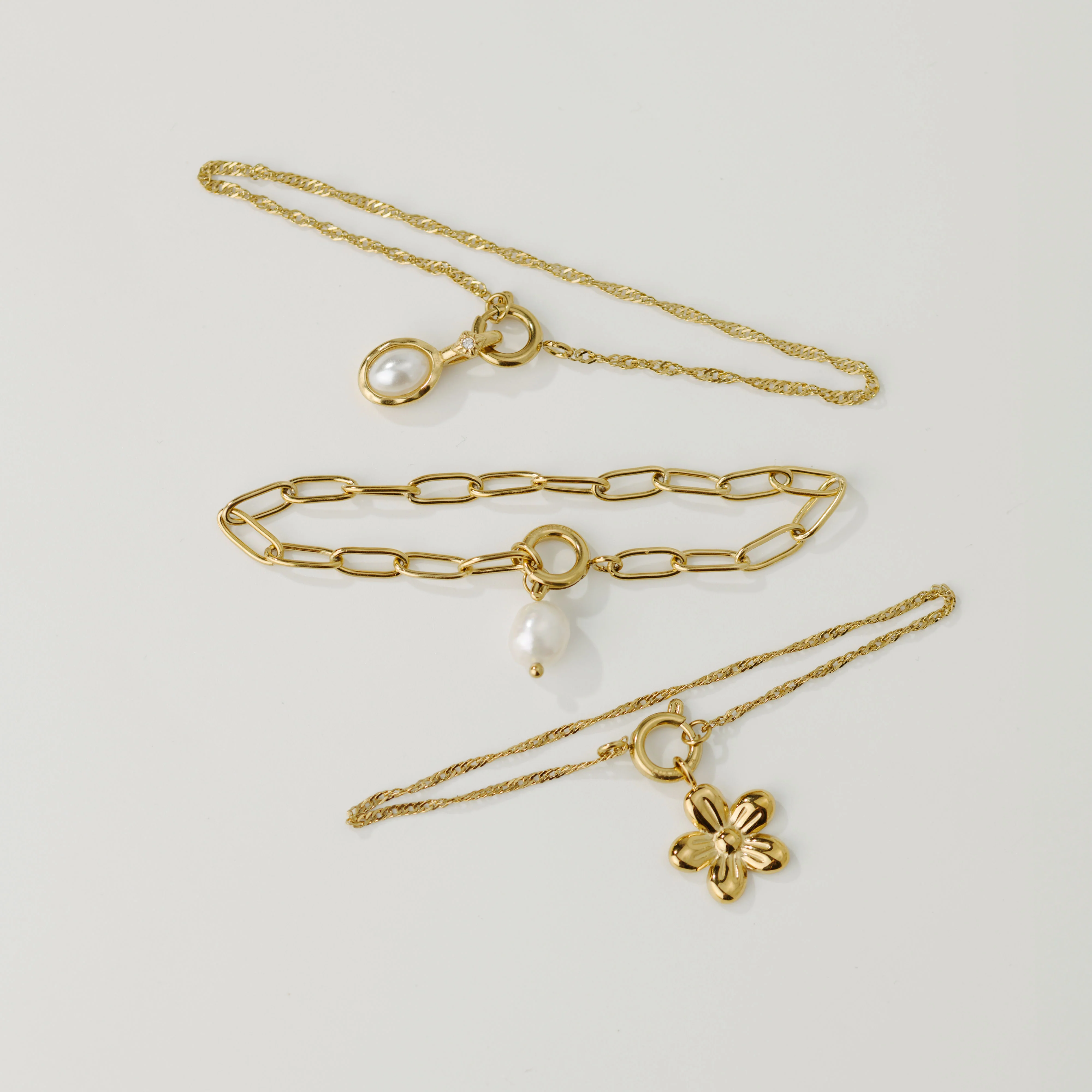 Singapore Chain Charm Bracelet Gold - Image 5