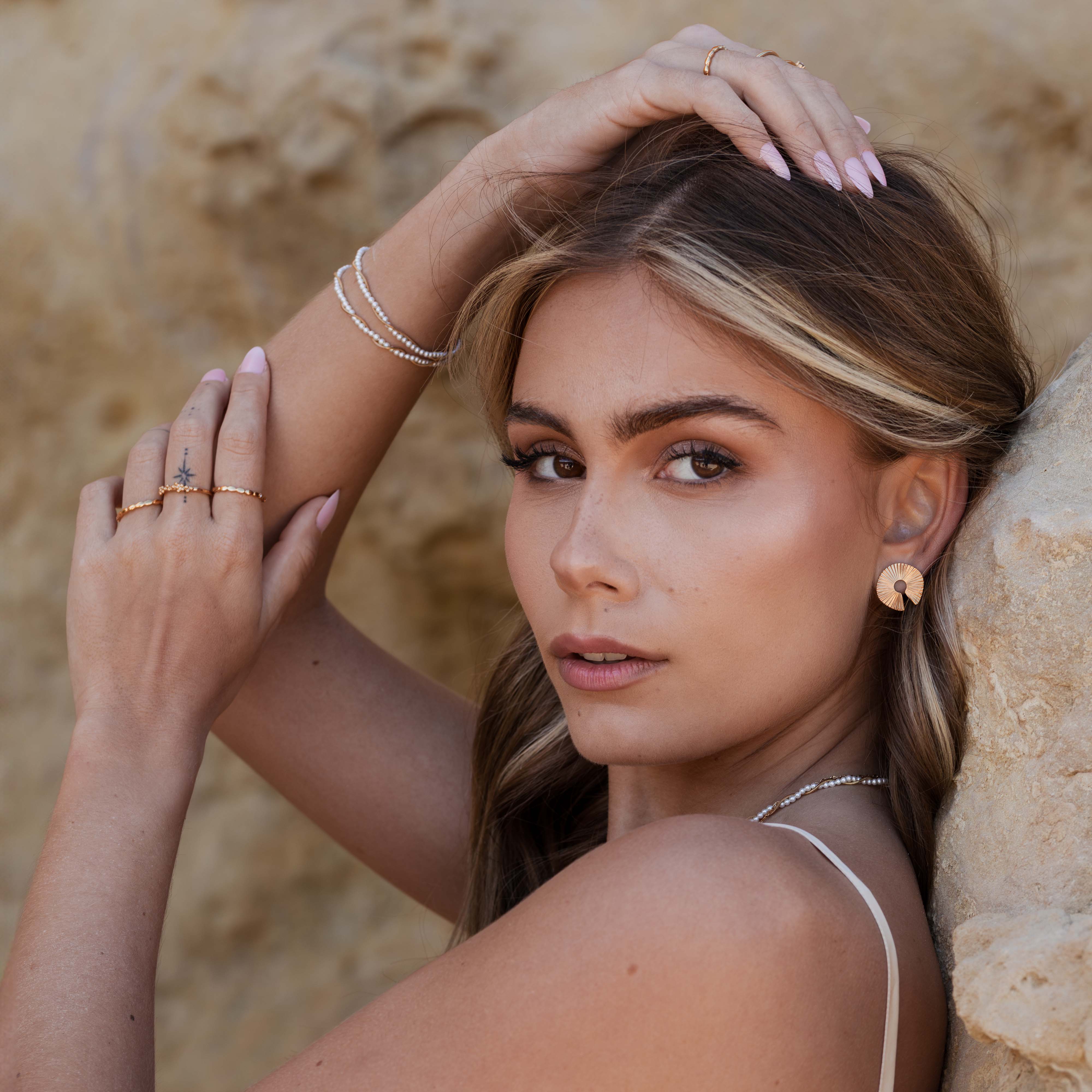 Sparkling Donut Studs Rose Gold - Image 2