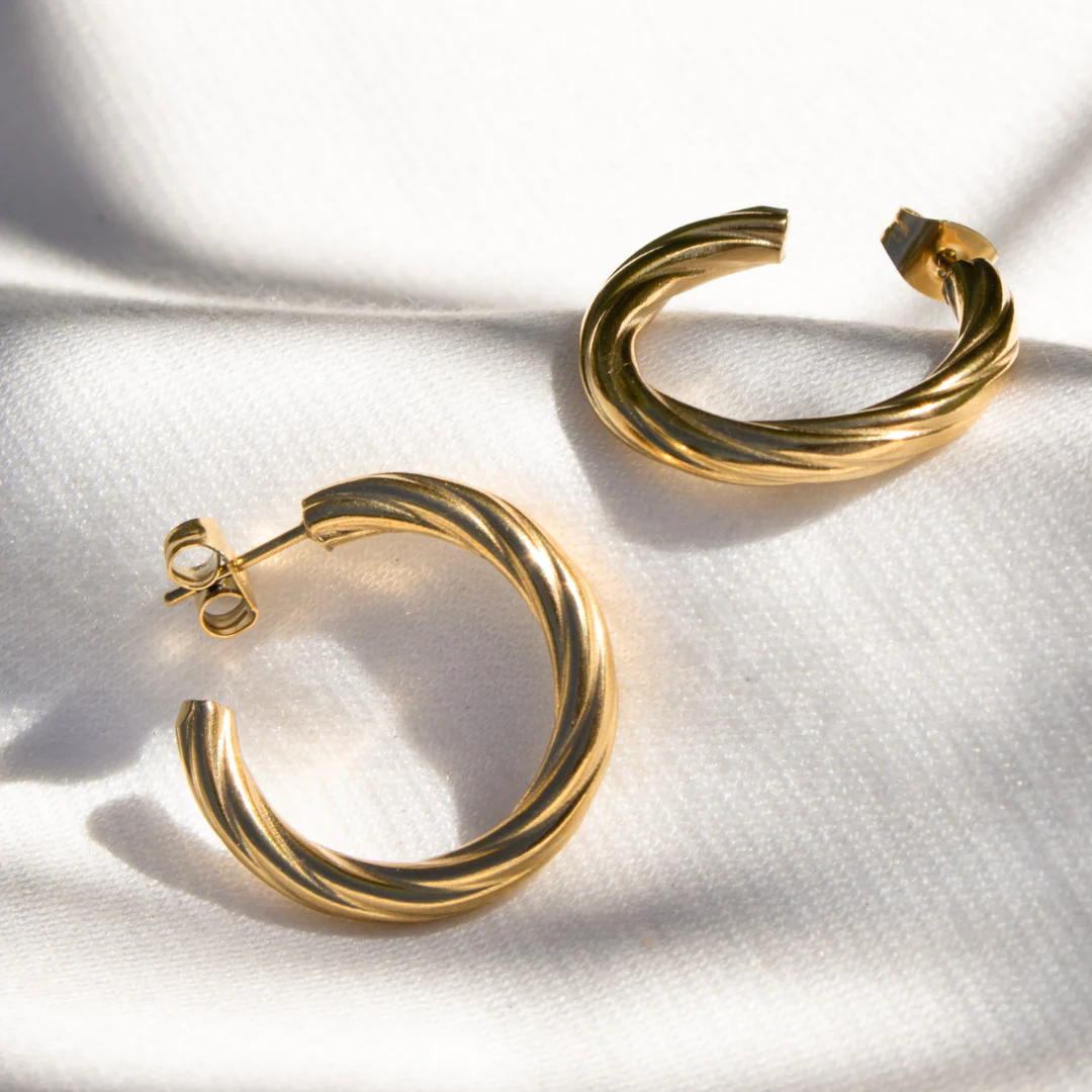 Squeeze it Medium Hoop Studs Gold - Image 3
