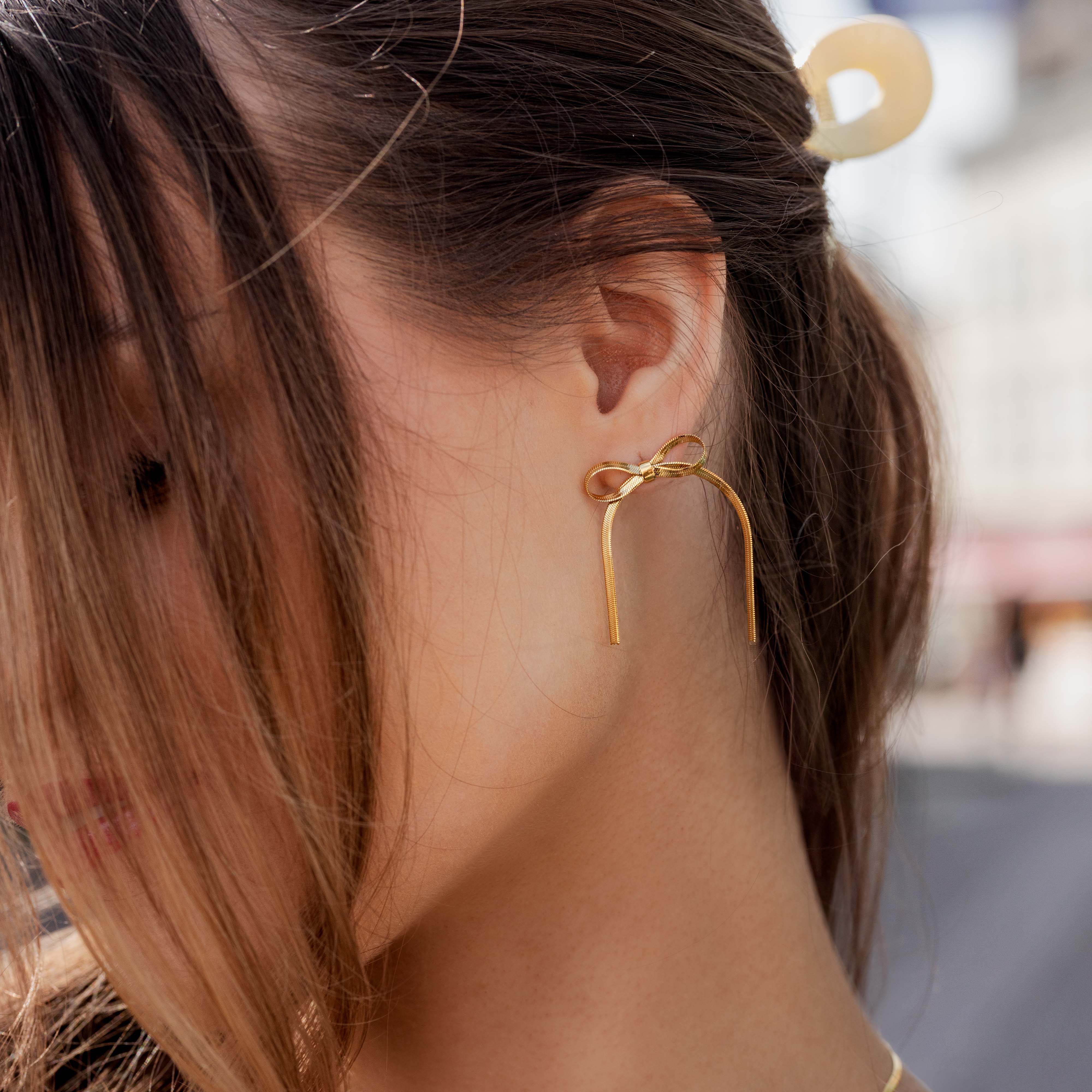 Sweet Bow Earrings Gold - Image 2