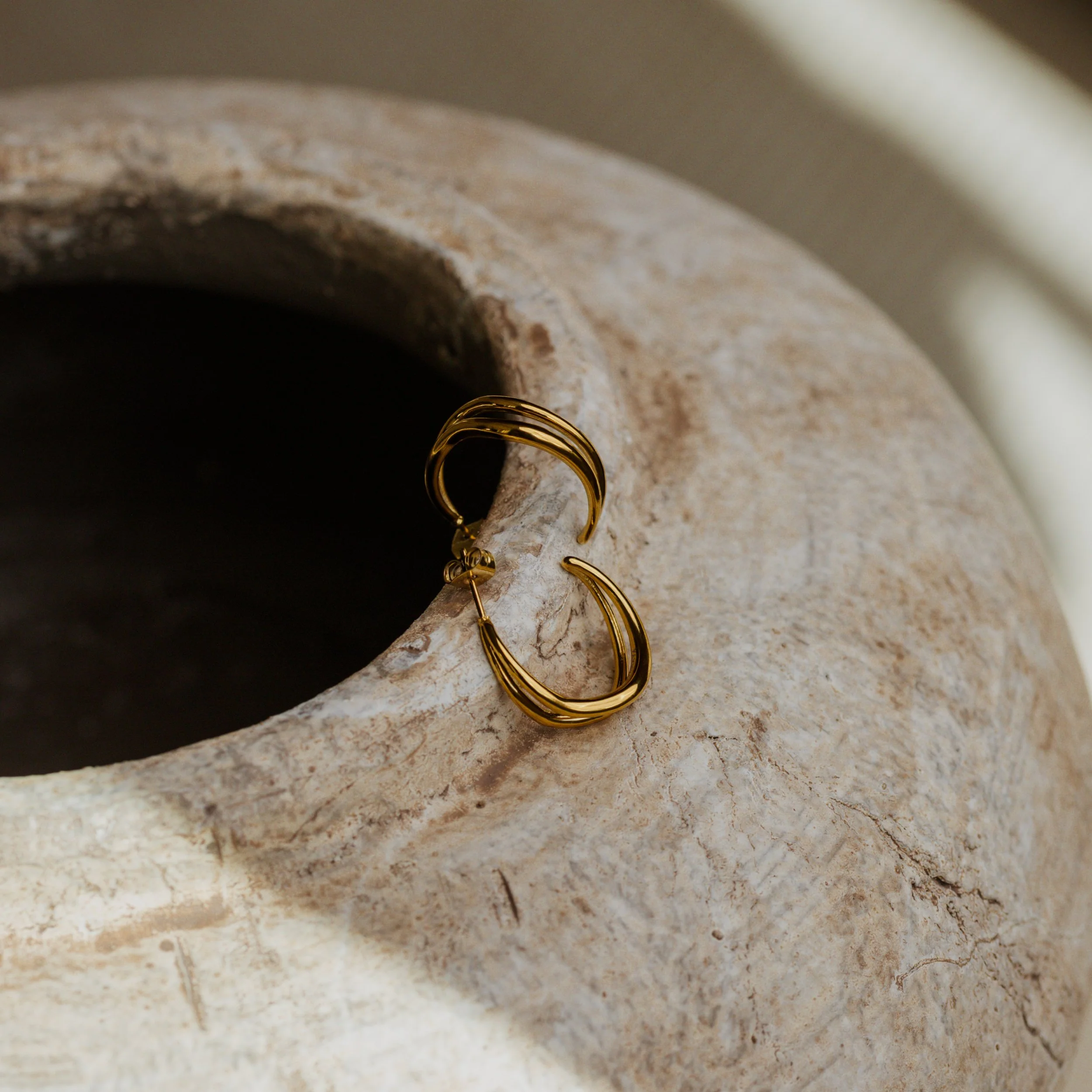 Tides Hoop Studs Gold - Image 4
