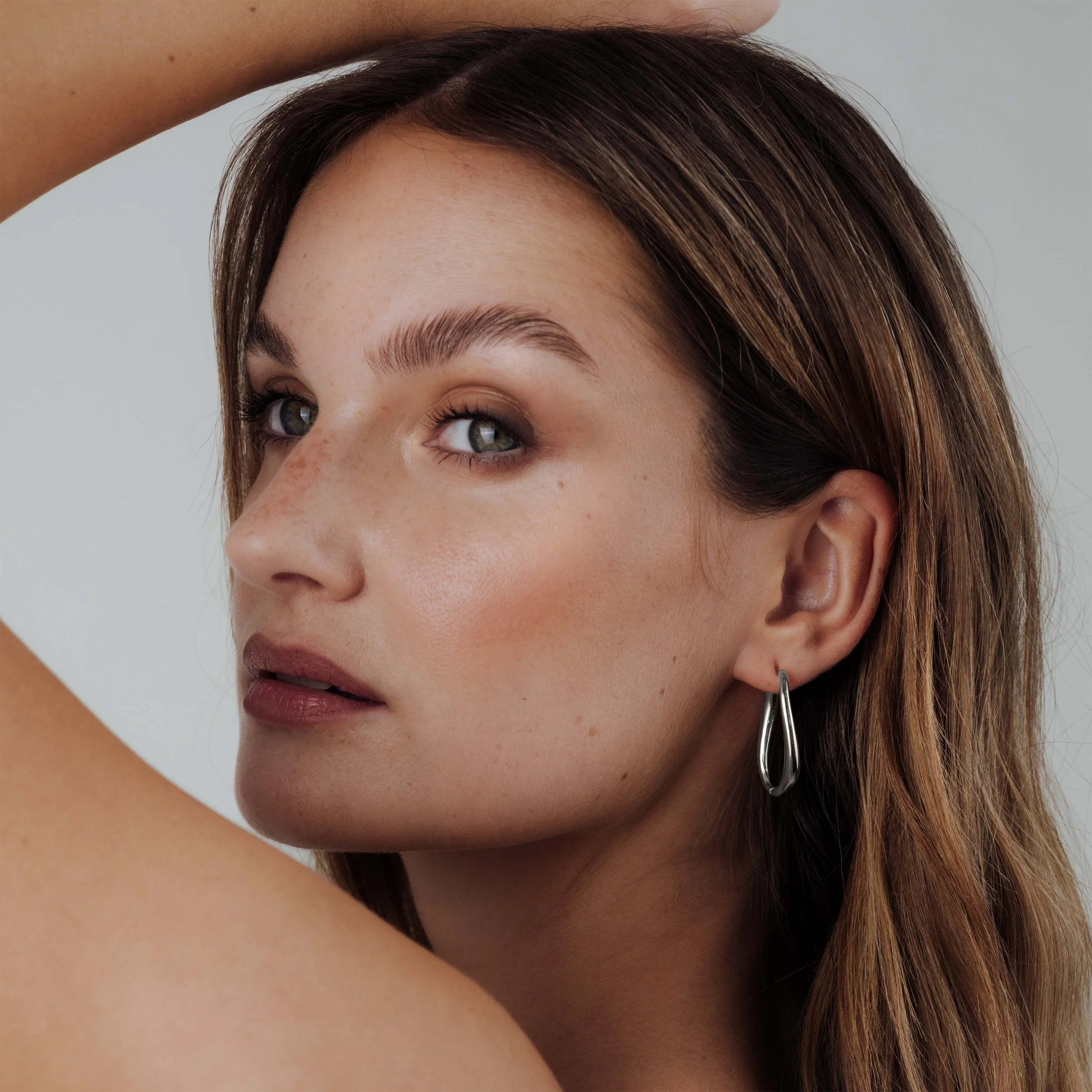 Timeless Oval Hoops Silver - Image 2