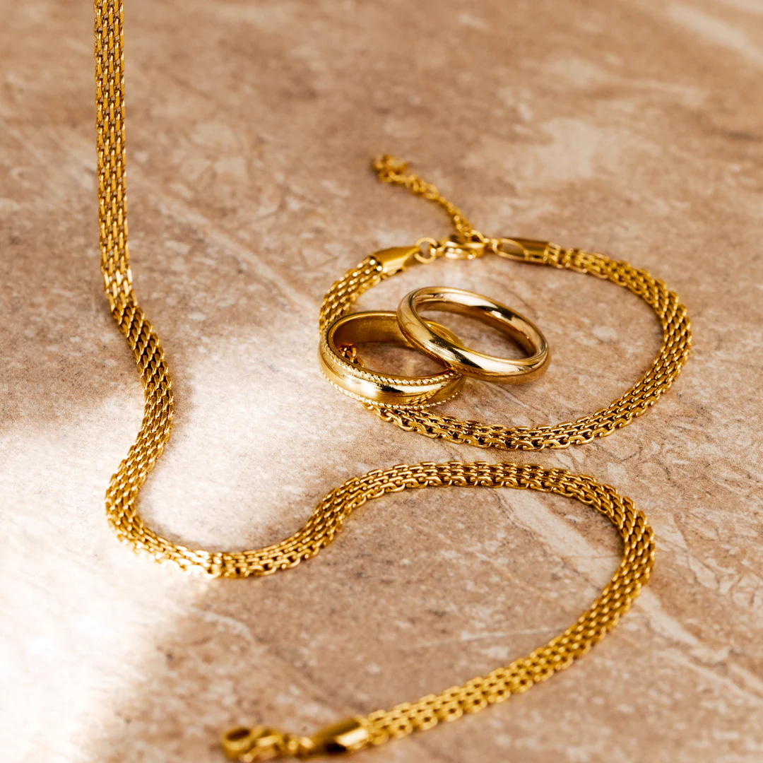 Vintage Treasure Ring  Gold - Image 3