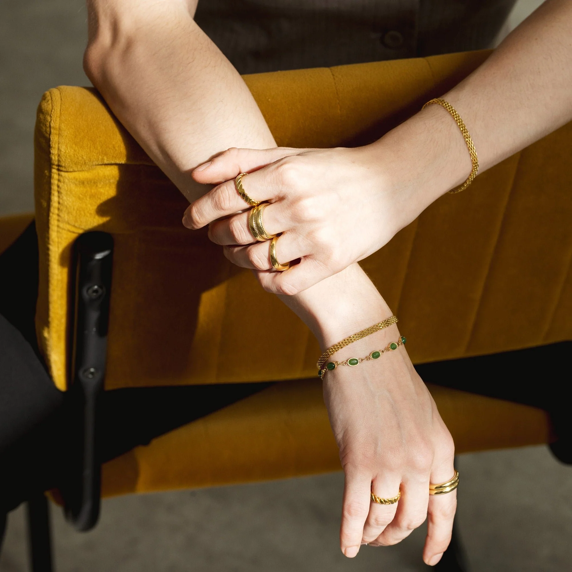 Vintage Vibes Bracelet Gold - Image 2