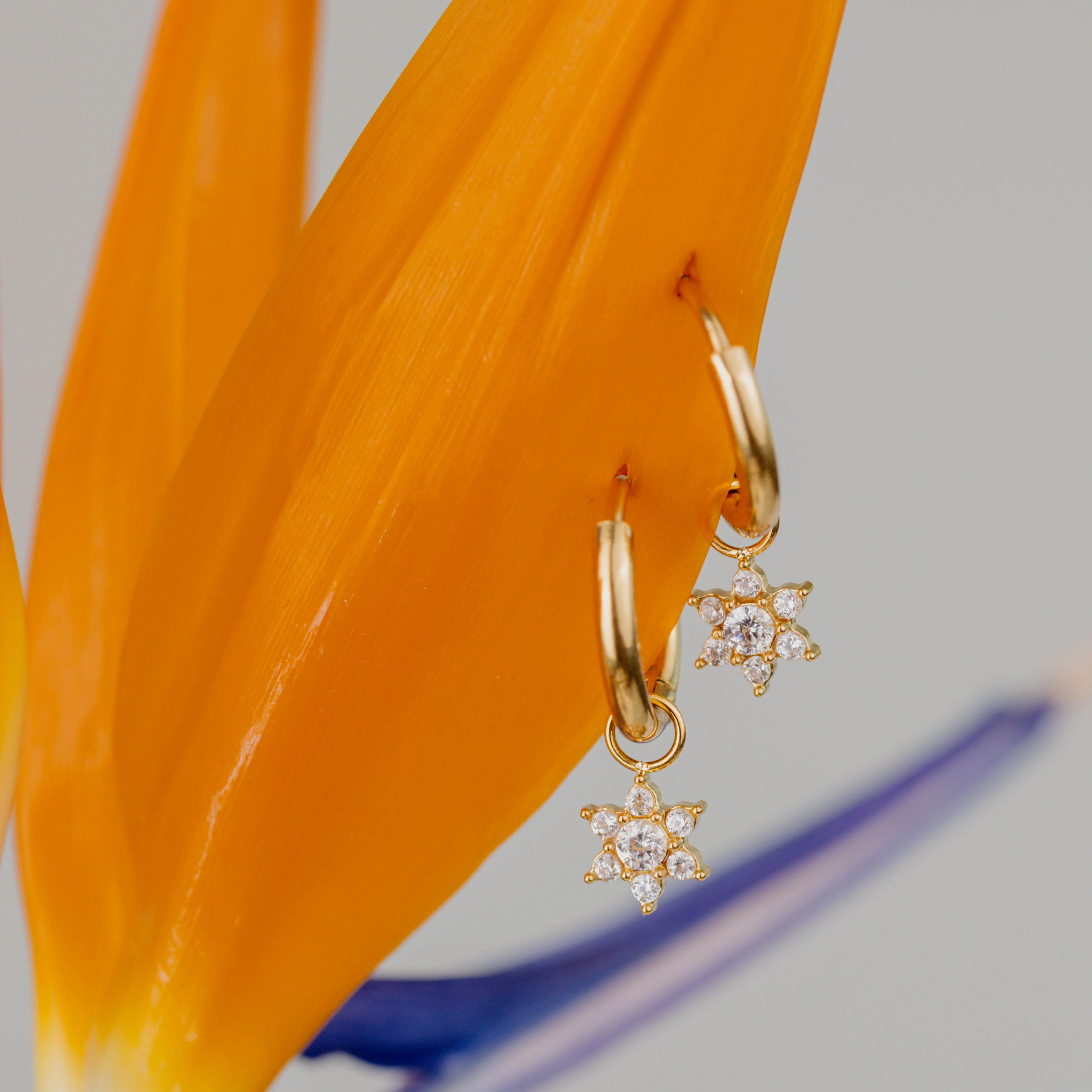 White Petal Hoop Set Small Gold - Image 4